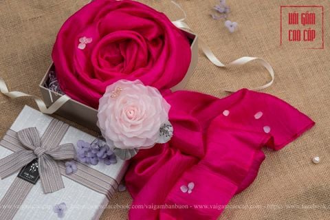  Set khăn lụa tơ tằm 100% và hoa cài áo - HẾT 