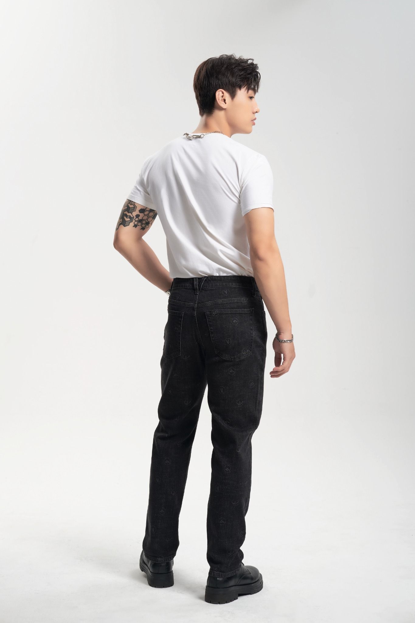 Quần Jeans Nam Dáng Suông Họa Tiết Monogram V-SIXTYFOUR. V-SIXTYFOUR Monogram Straight Jeans - 222MD4083F5