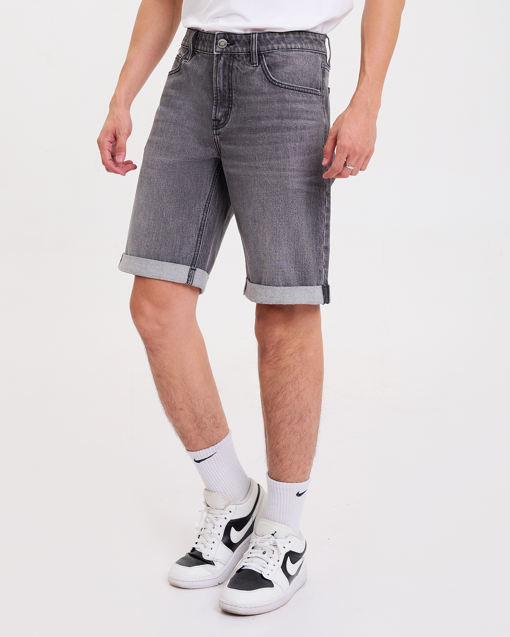 Quần Ngắn Nam Màu Xám. Ash Grey Rolled Hem Denim Shorts - 122MD4103B1
