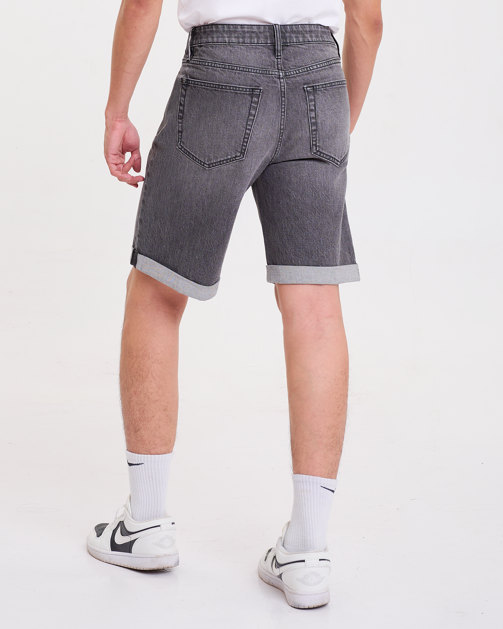 Quần Ngắn Nam Màu Xám. Ash Grey Rolled Hem Denim Shorts - 122MD4103B1