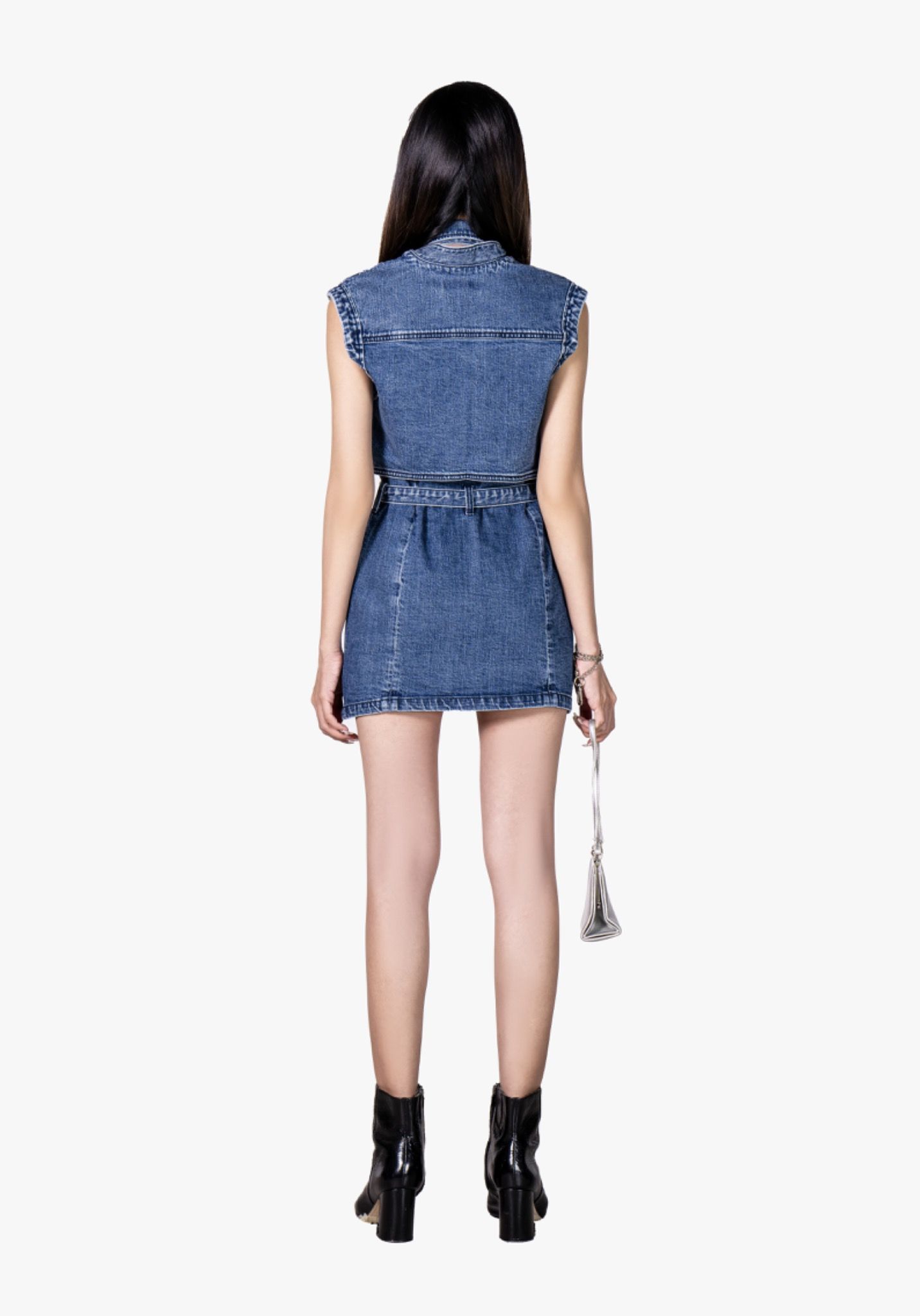 Áo Denim Nữ Cổ Vest Form Rộng. Women's Denim Shirt Wide Vest Collar - 223WD1046F2