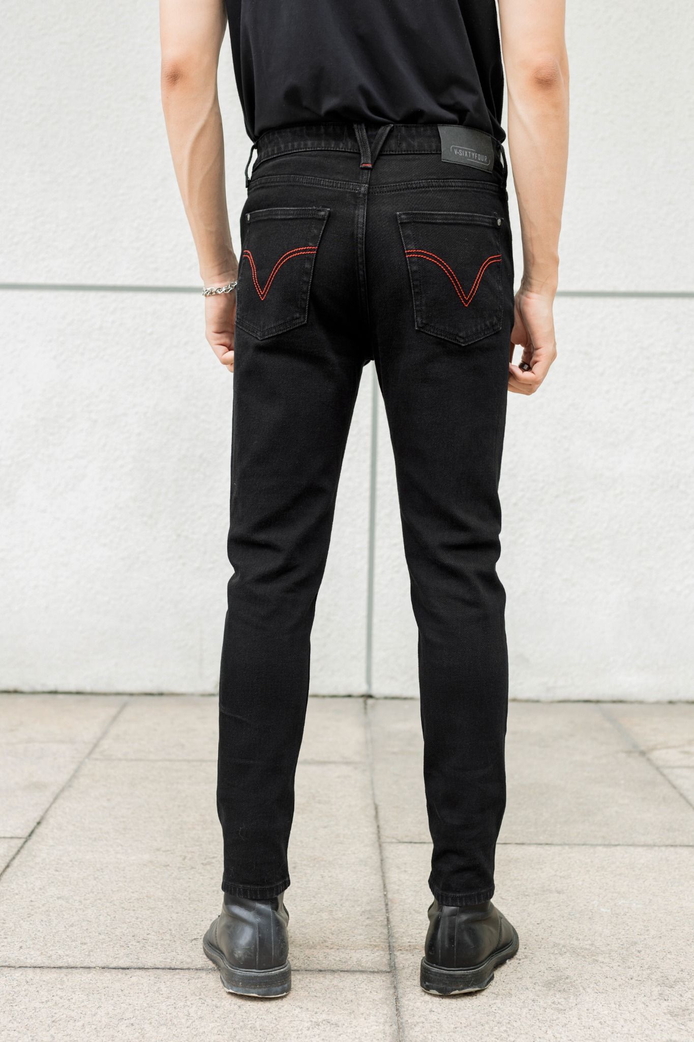 Quần Jeans Nam Dáng Slim Fit Màu Đen Phối Chỉ Đỏ. Red Thread Black Slim Fit Jeans - 222MD4082B1