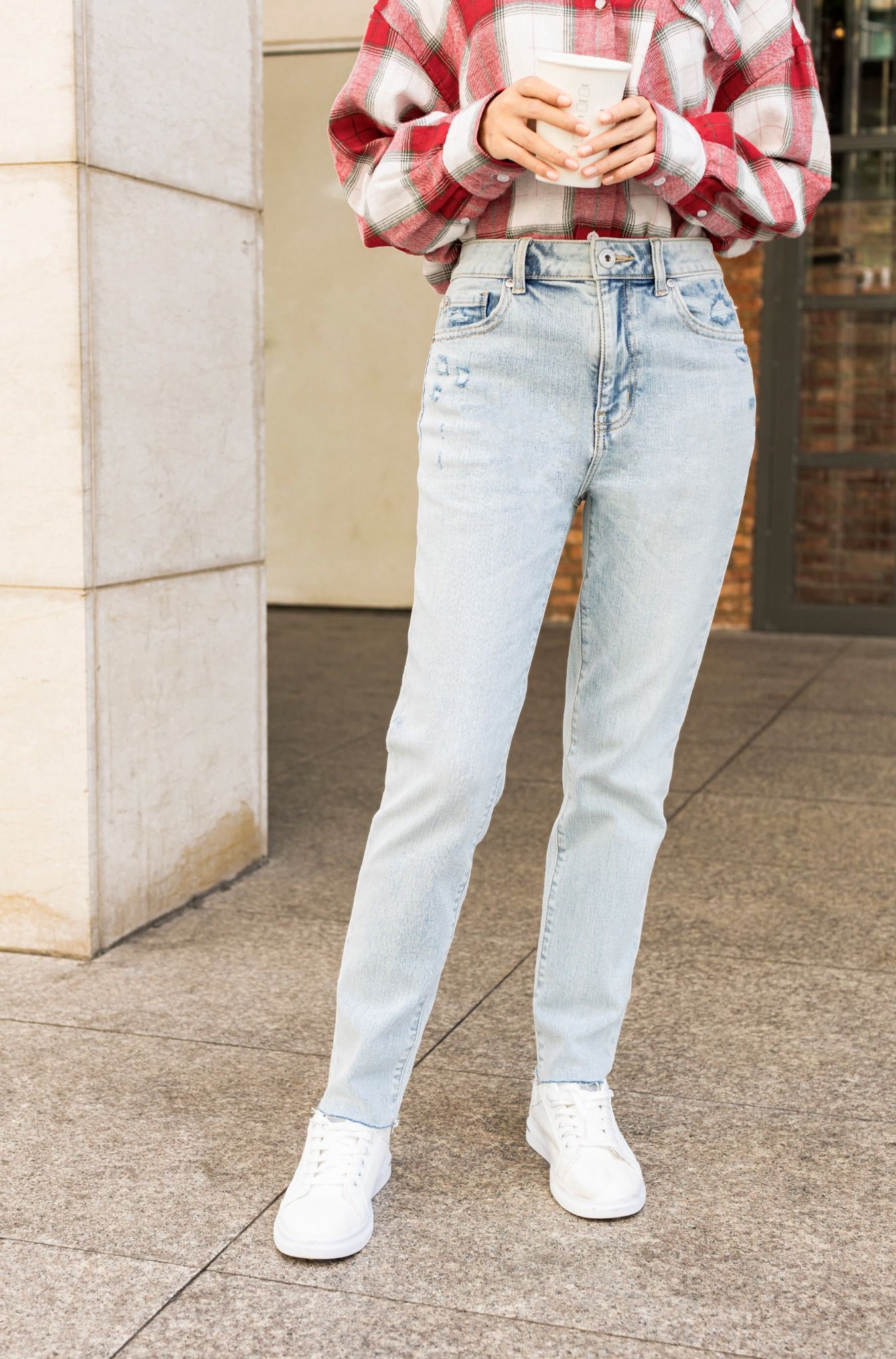 Quần Jeans Nữ Màu Xanh Sáng Dáng Đứng. Light Blue Straight Line Jeans - 222WD2083F1