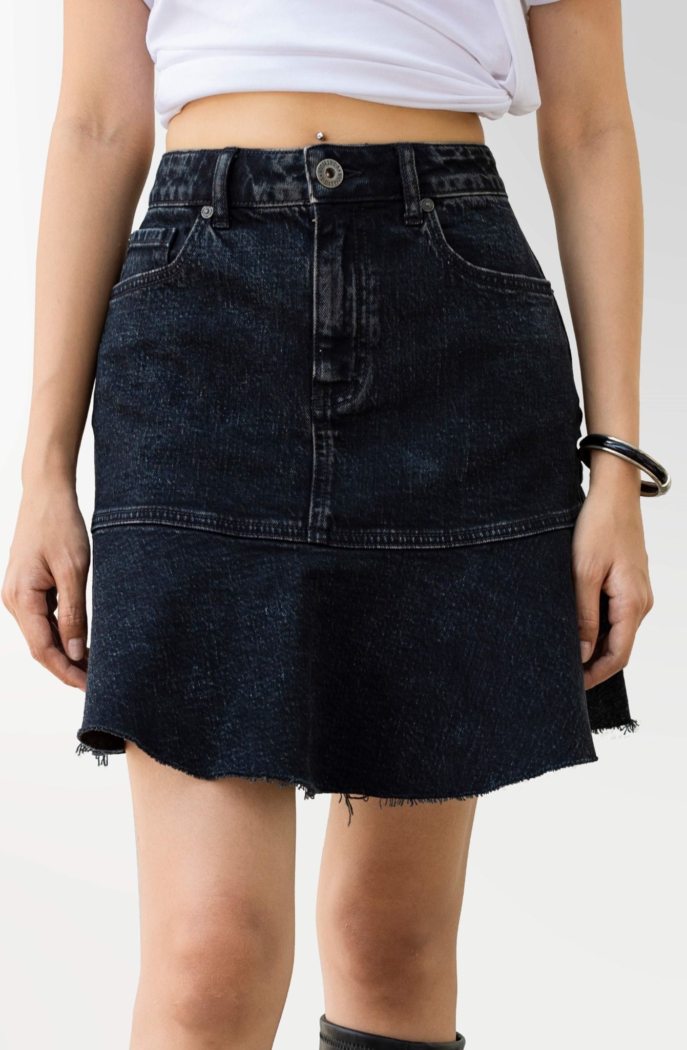 Váy Denim Dáng Xòe -  Black Denim Flare Skirt - 222WD1113F1