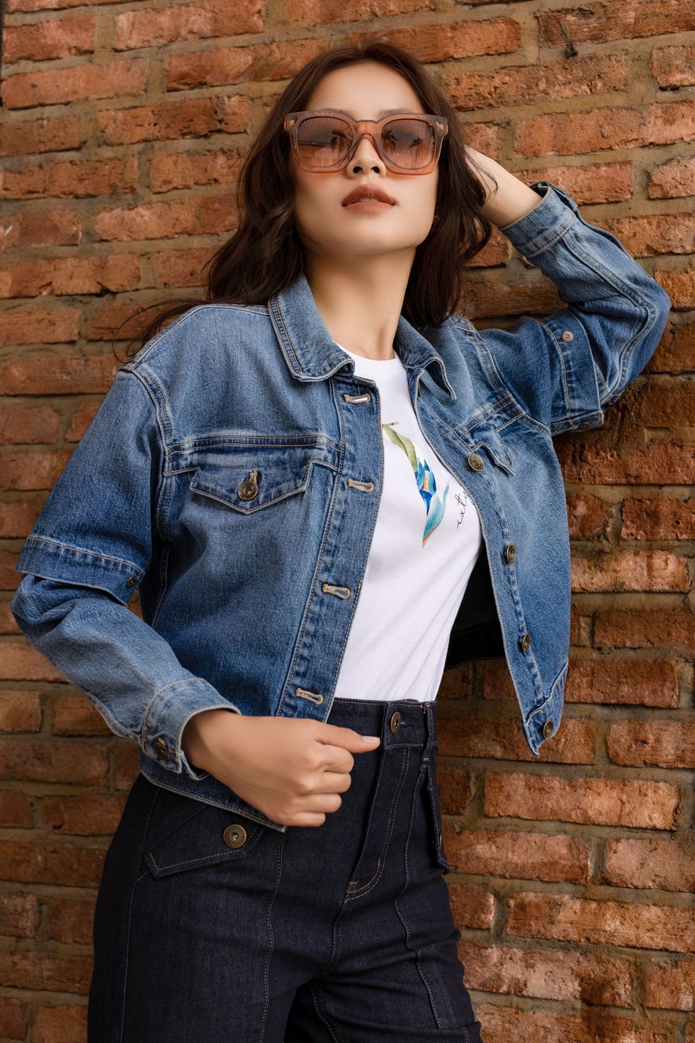 Áo Khoác Nữ Dáng Rộng Chi Tiết Tháo Tay Áo Tiện Dụng - Detachable Sleeve Bright Blue Women's Denim Jacket - 222WD2044F1930