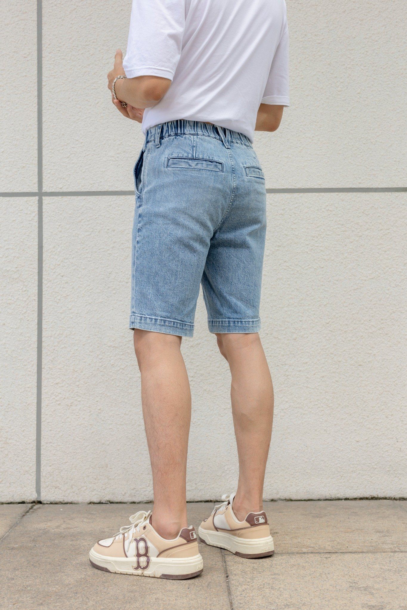 Quần Shorts Nam Dáng Suông Màu Xanh Sáng. Summer Sky Straight Fit Denim Shorts - 222MD3103B1