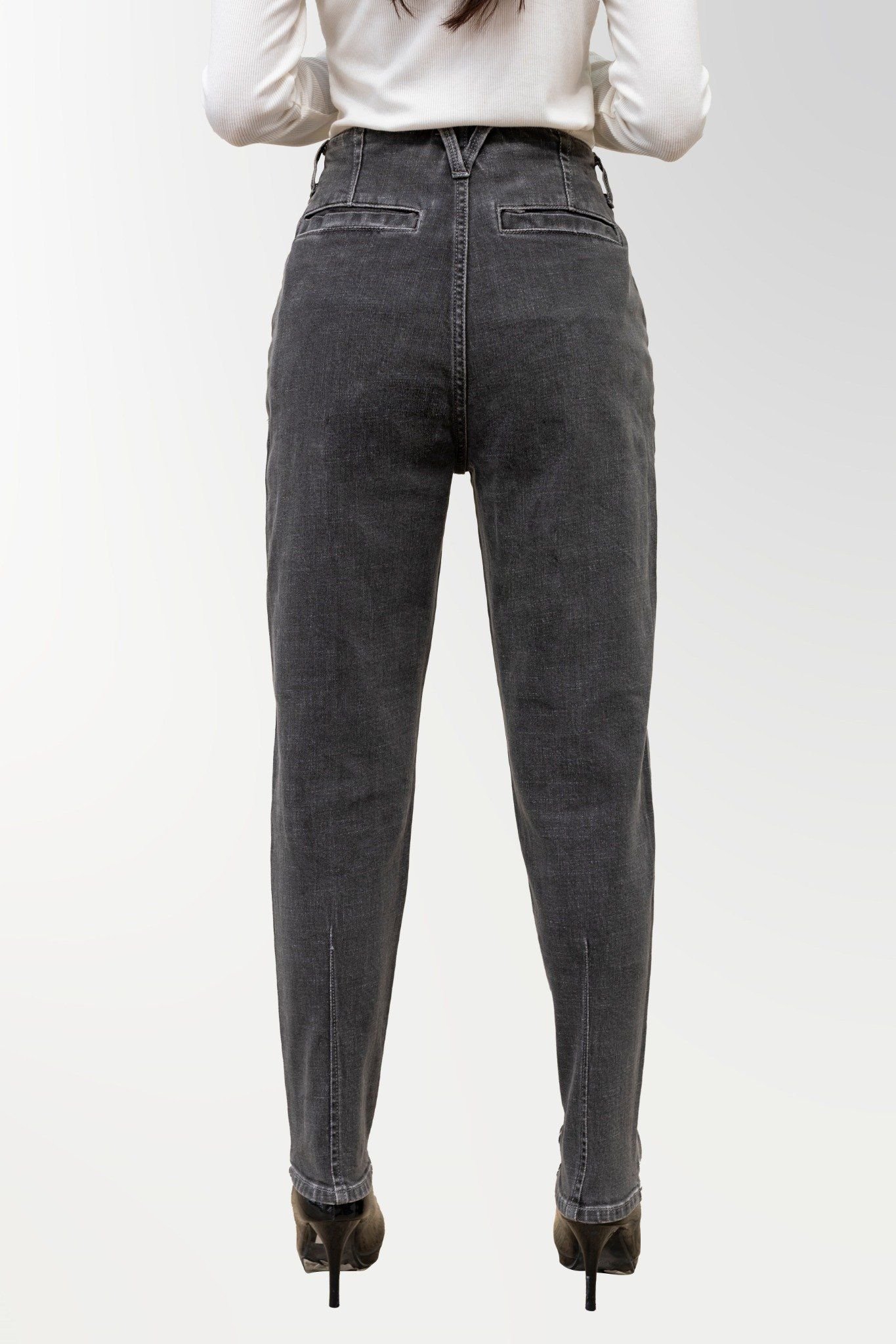 Quần Jeans Nữ Sóng Gân Dáng Baggy Màu Xám. Front Seam Detail Baggy Jeans - 222WD2089F2050