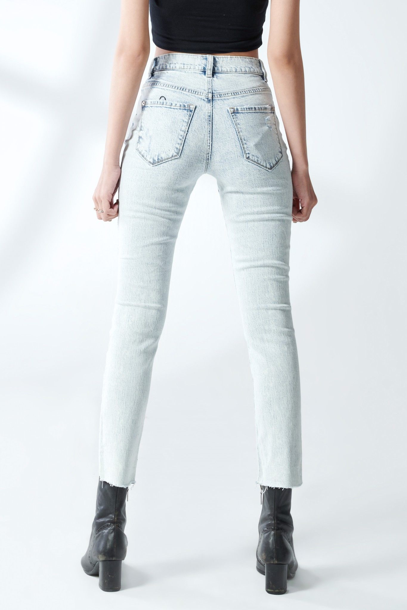 Quần jeans nữ dáng ôm vừa, rách gối. Slim Fit Ripped Jeans - 220WD1083F1