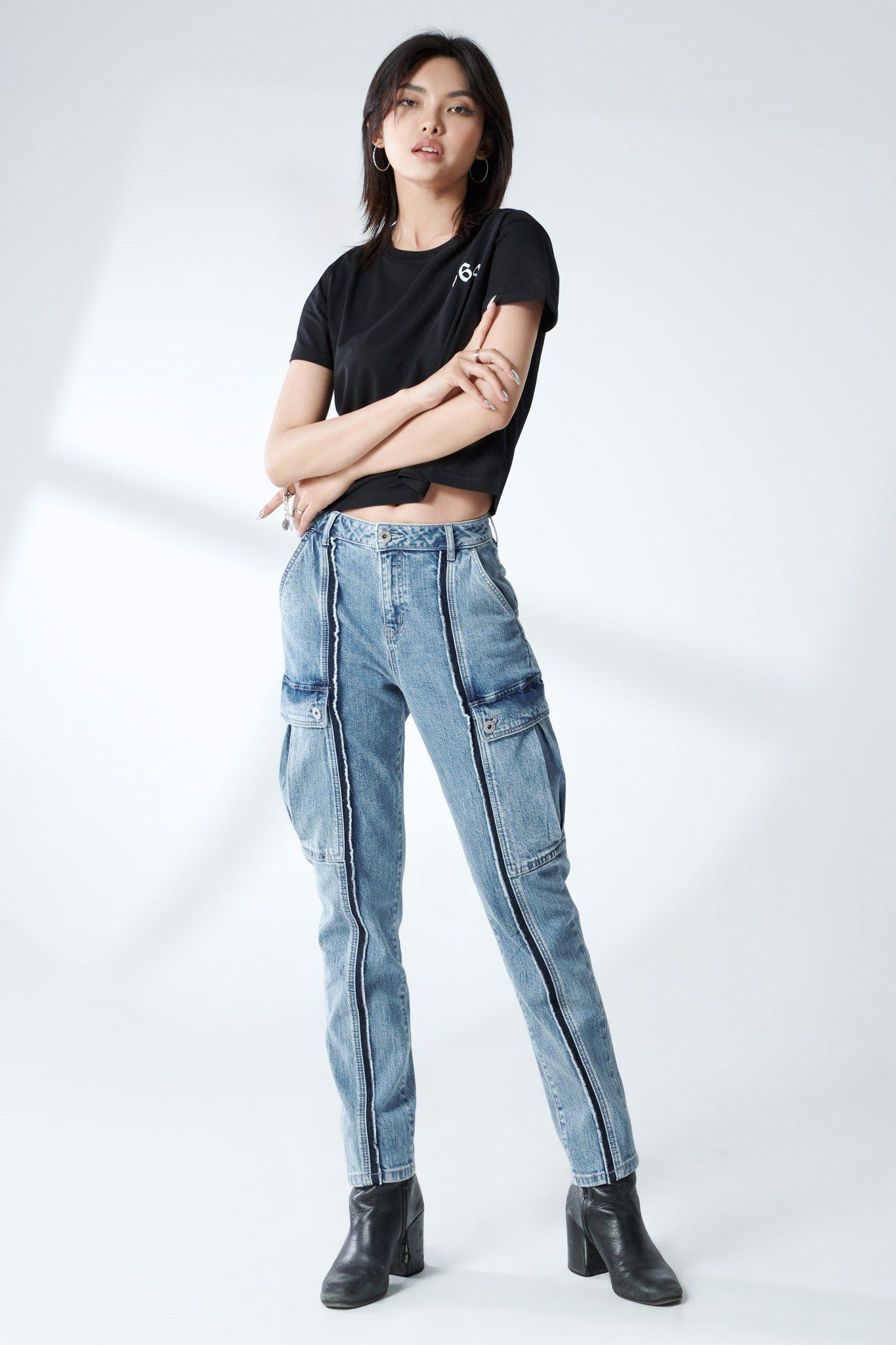 Quần jeans nữ dáng carrot túi hộp - 220WD1087A1