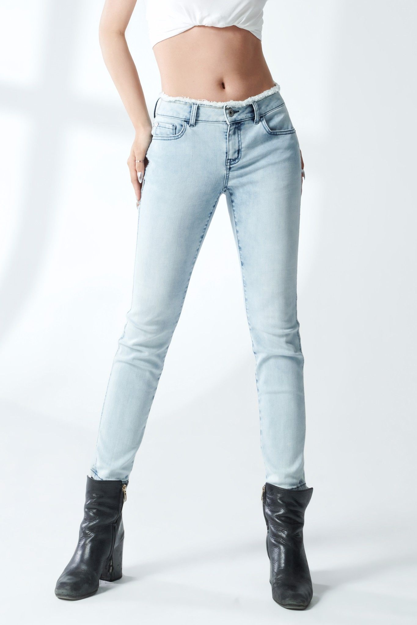 Quần jeans nữ dáng Skinny - 220WD2081F3