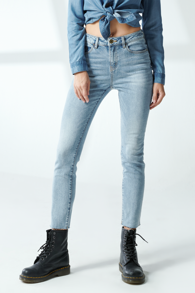 Quần jeans dài nữ dáng slim -  220WD2082F1930