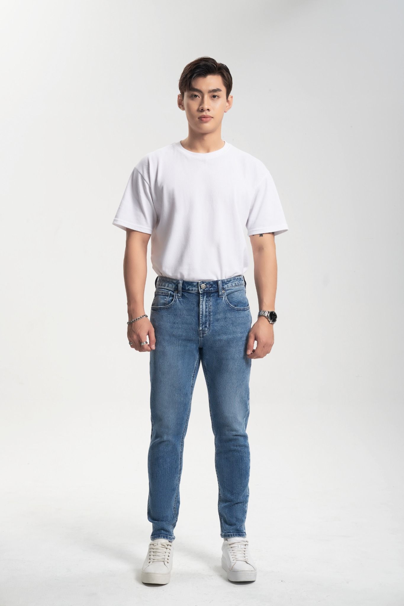 Quần Jeans Nam Dáng Tapered Màu Xanh Sáng. Bright Blue Tapered Men's Jeans - 222MD3089B2