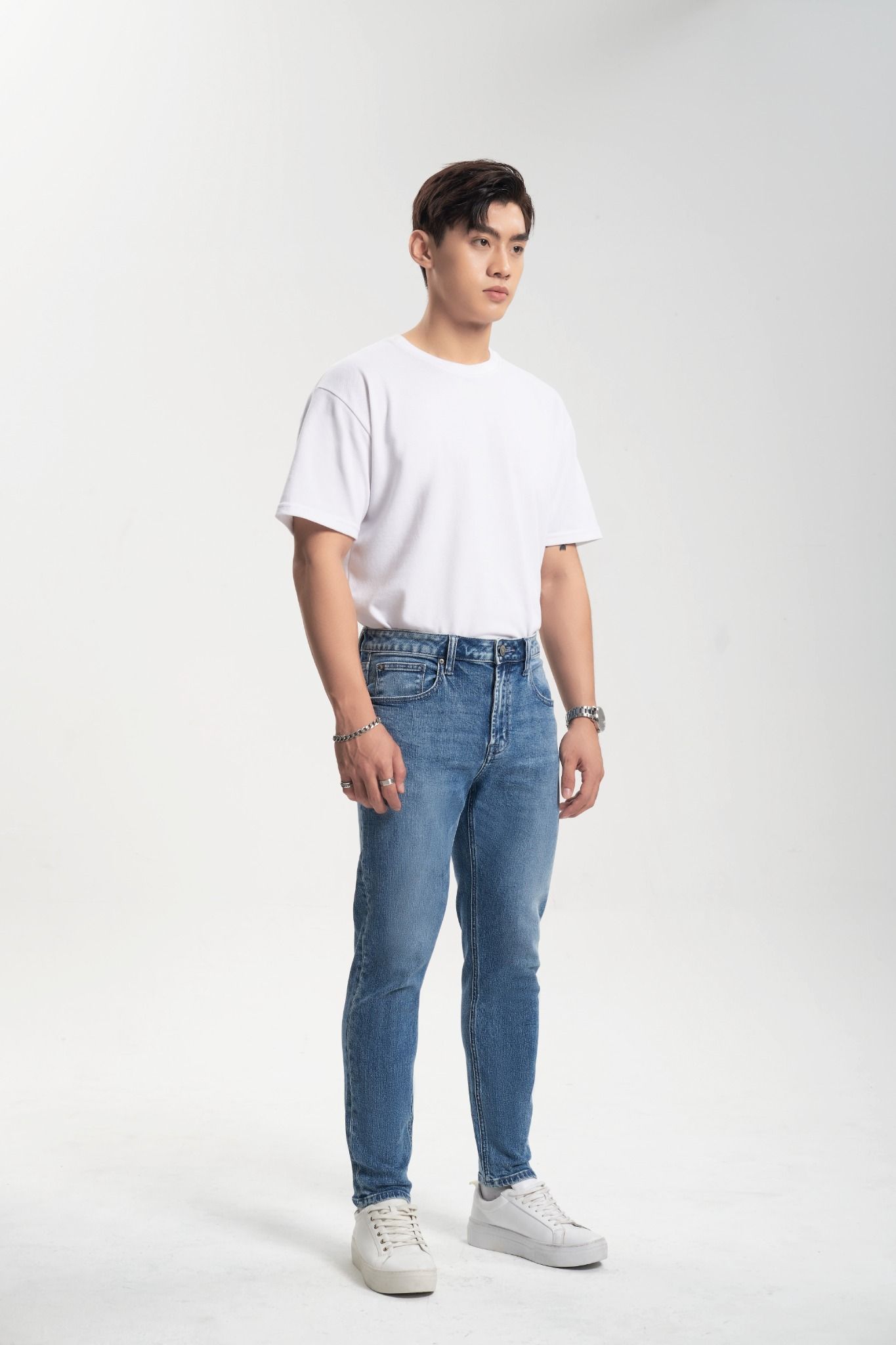 Quần Jeans Nam Dáng Tapered Màu Xanh Sáng. Bright Blue Tapered Men's Jeans - 222MD3089B2