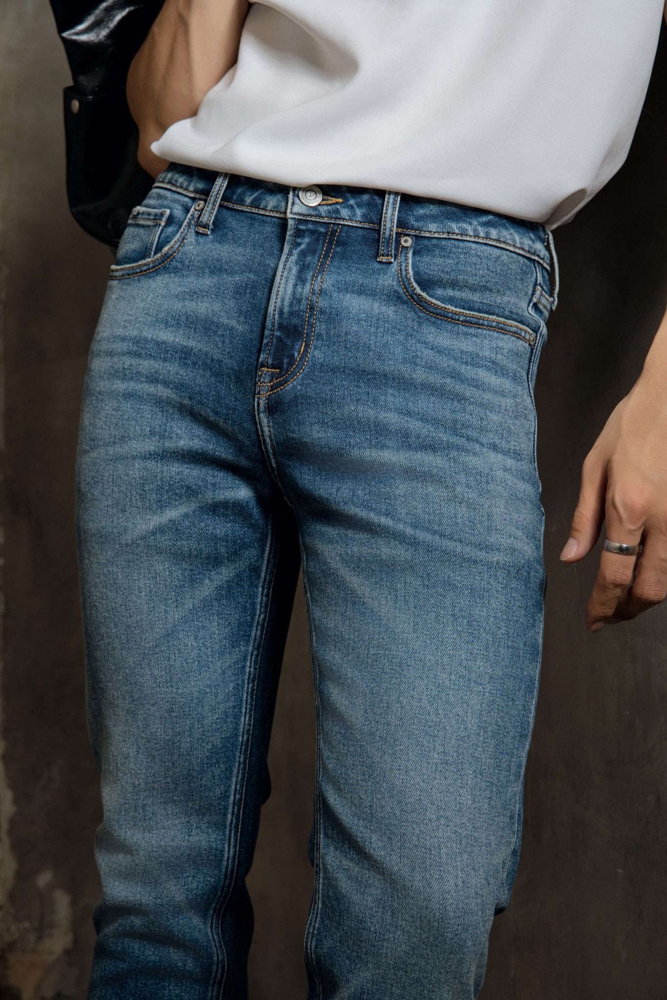 Quần Jeans Nam Dáng Slim Tint Vintage Màu Med BLUE - Men's SlimFit Jeans Tint Vintage In Med Blue - 224MD3082B2