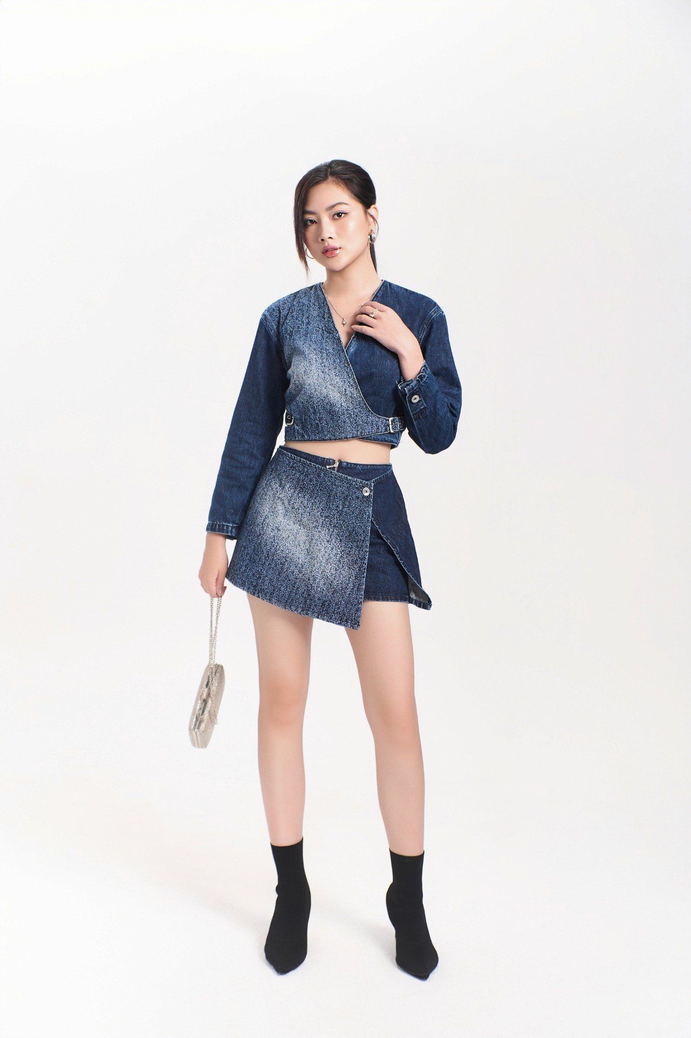 Áo Khoác Nữ Denim Tay Dài Vạt Chéo. Women's Diagonal Long Sleeve Denim Jacket - 124WD1044A1970