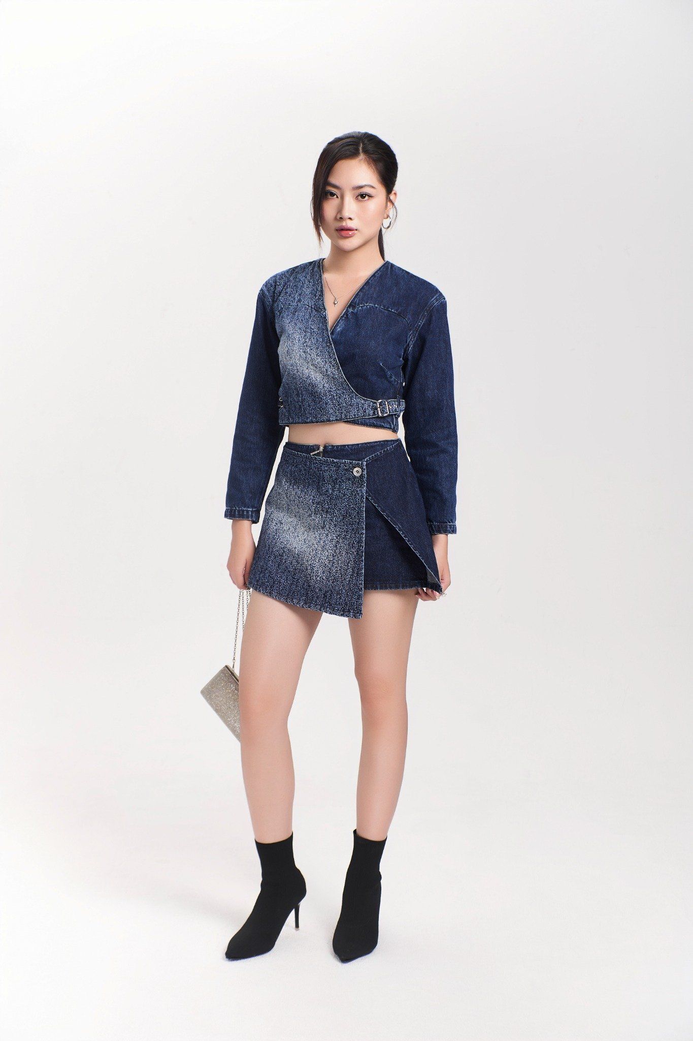 Áo Khoác Nữ Denim Tay Dài Vạt Chéo. Women's Diagonal Long Sleeve Denim Jacket - 124WD1044A1970