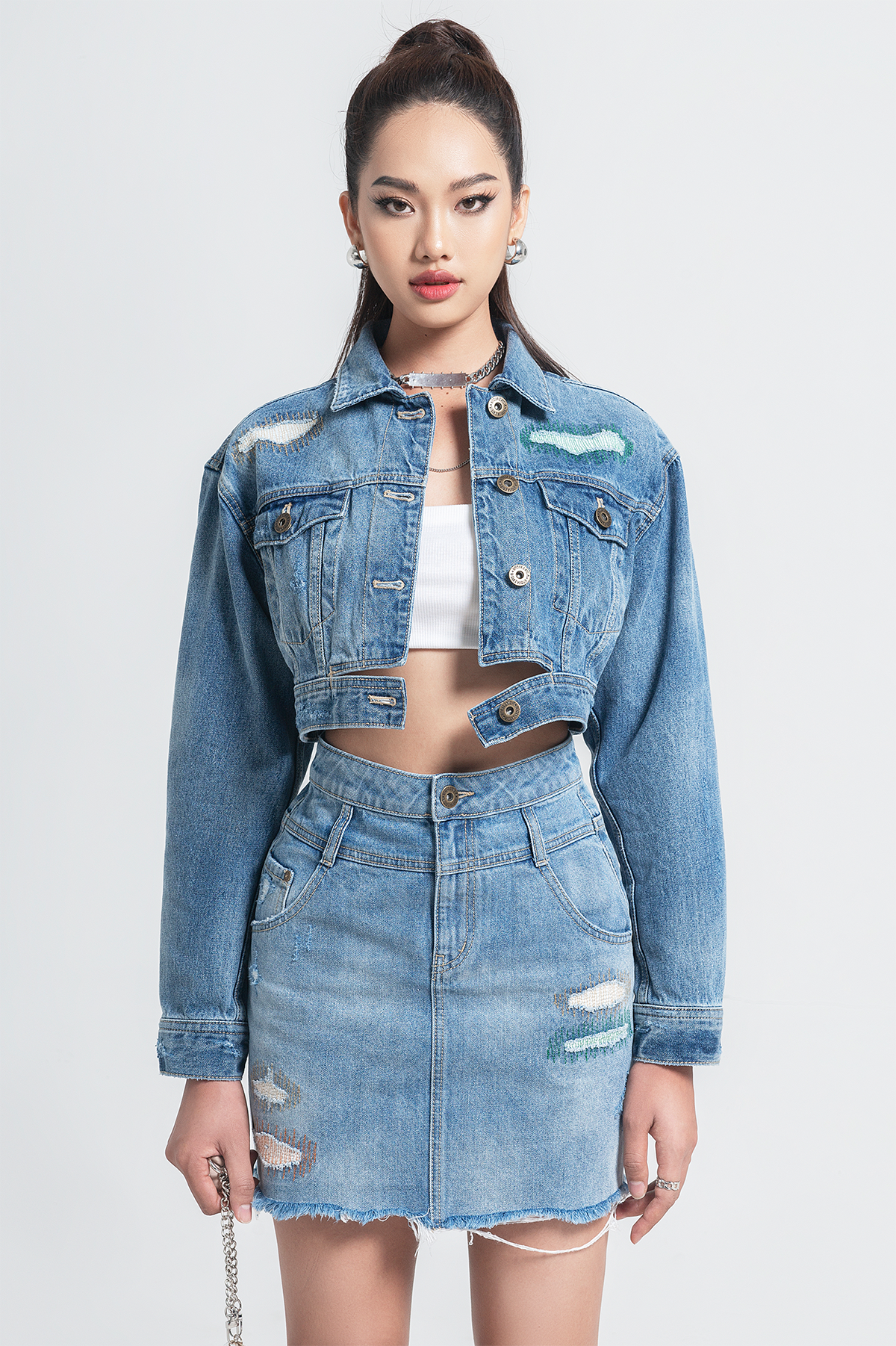 Áo Khoác Denim Thêu Zigzag. Zigzag Distressed Denim Jacket - 121WD1044A1