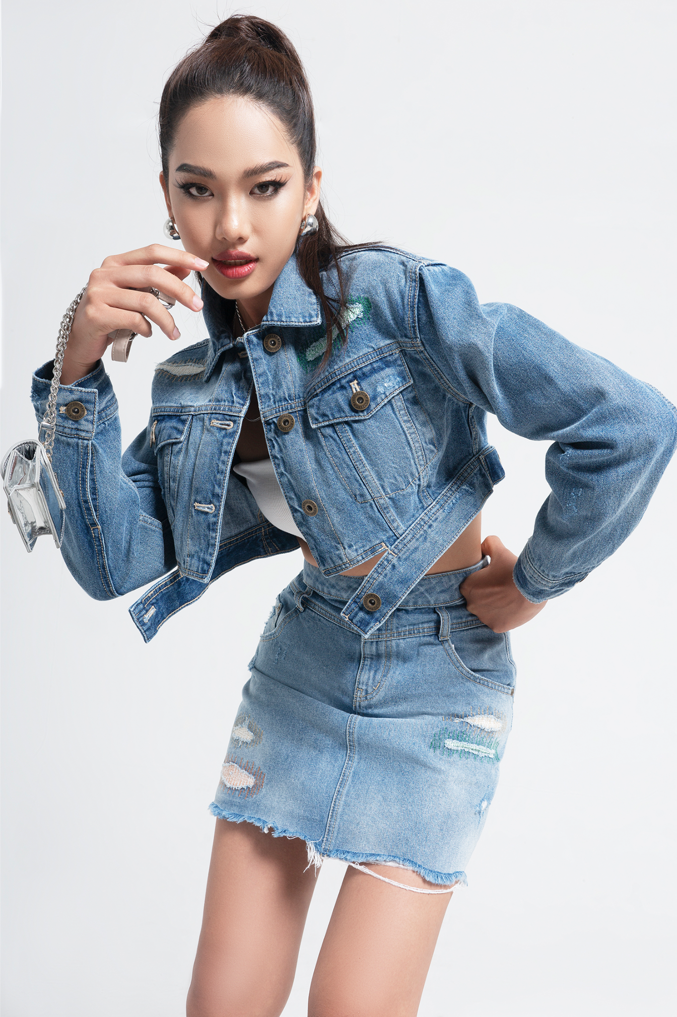Áo Khoác Denim Thêu Zigzag. Zigzag Distressed Denim Jacket - 121WD1044A1