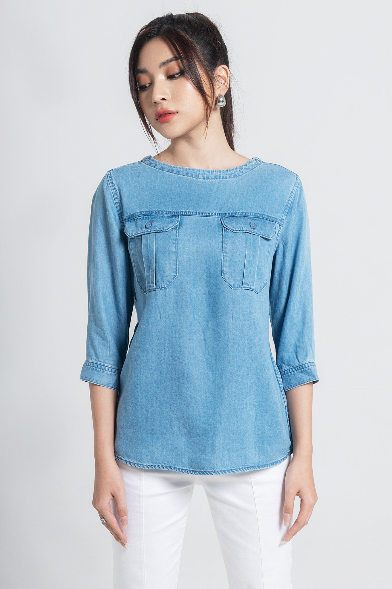 Áo Kiểu Nữ Cổ Thuyền Túi Xếp Ly. Tencel Shirt - 121WD2032F1