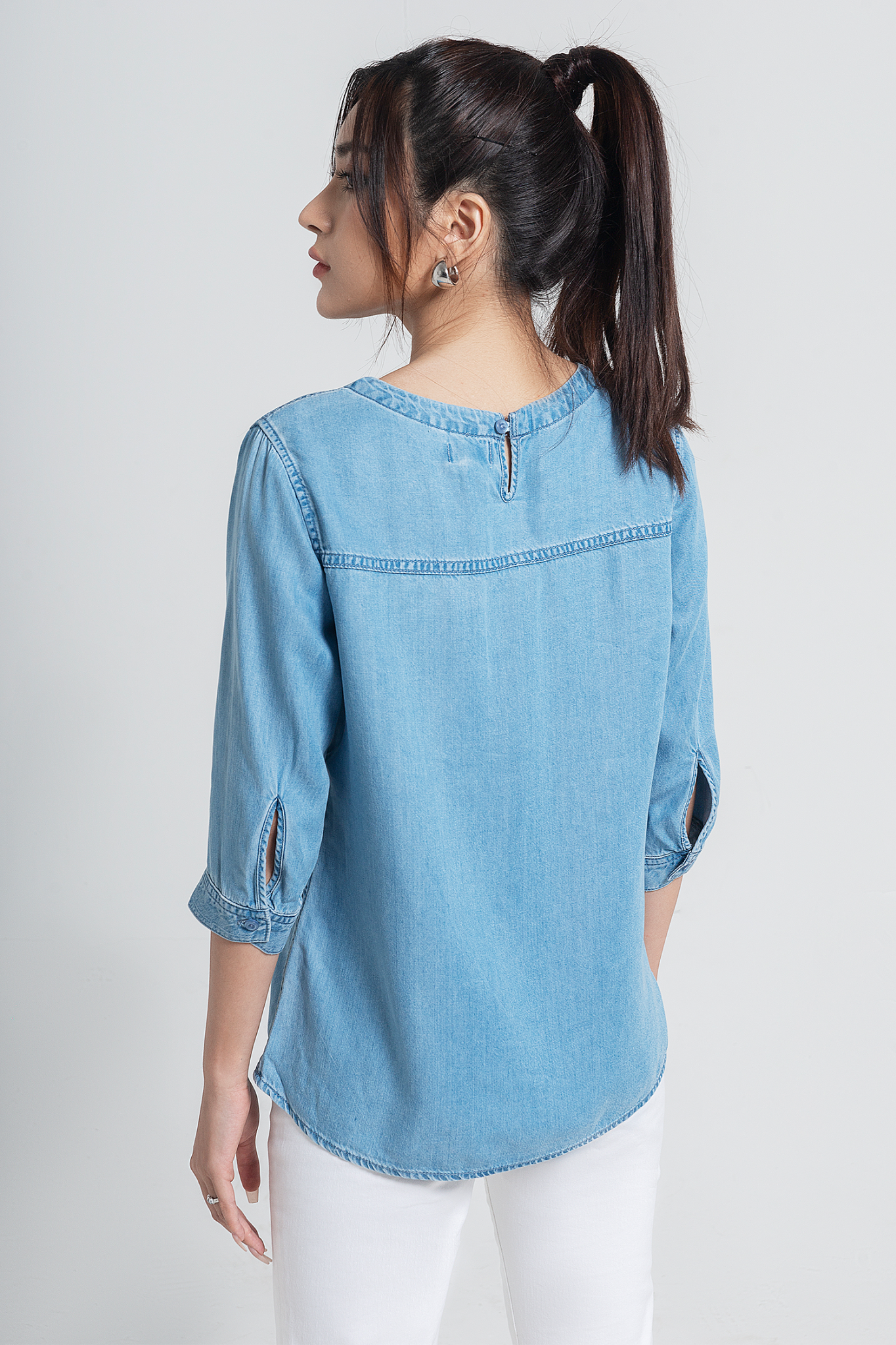 Áo Kiểu Nữ Cổ Thuyền Túi Xếp Ly. Tencel Shirt - 121WD2032F1