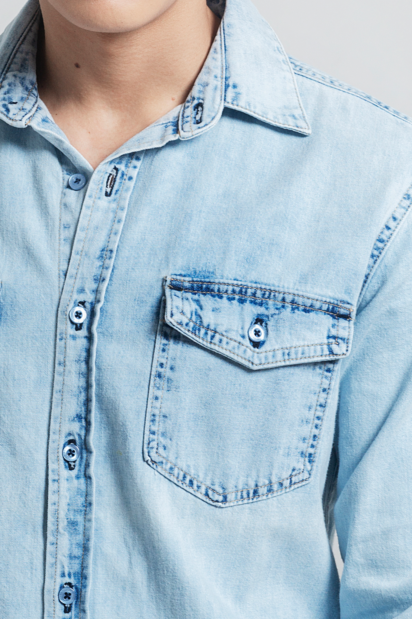 Áo Sơ Mi Denim Dáng Suông Vừa. Slim Bleached Denim Shirt - 121MD4034F5910