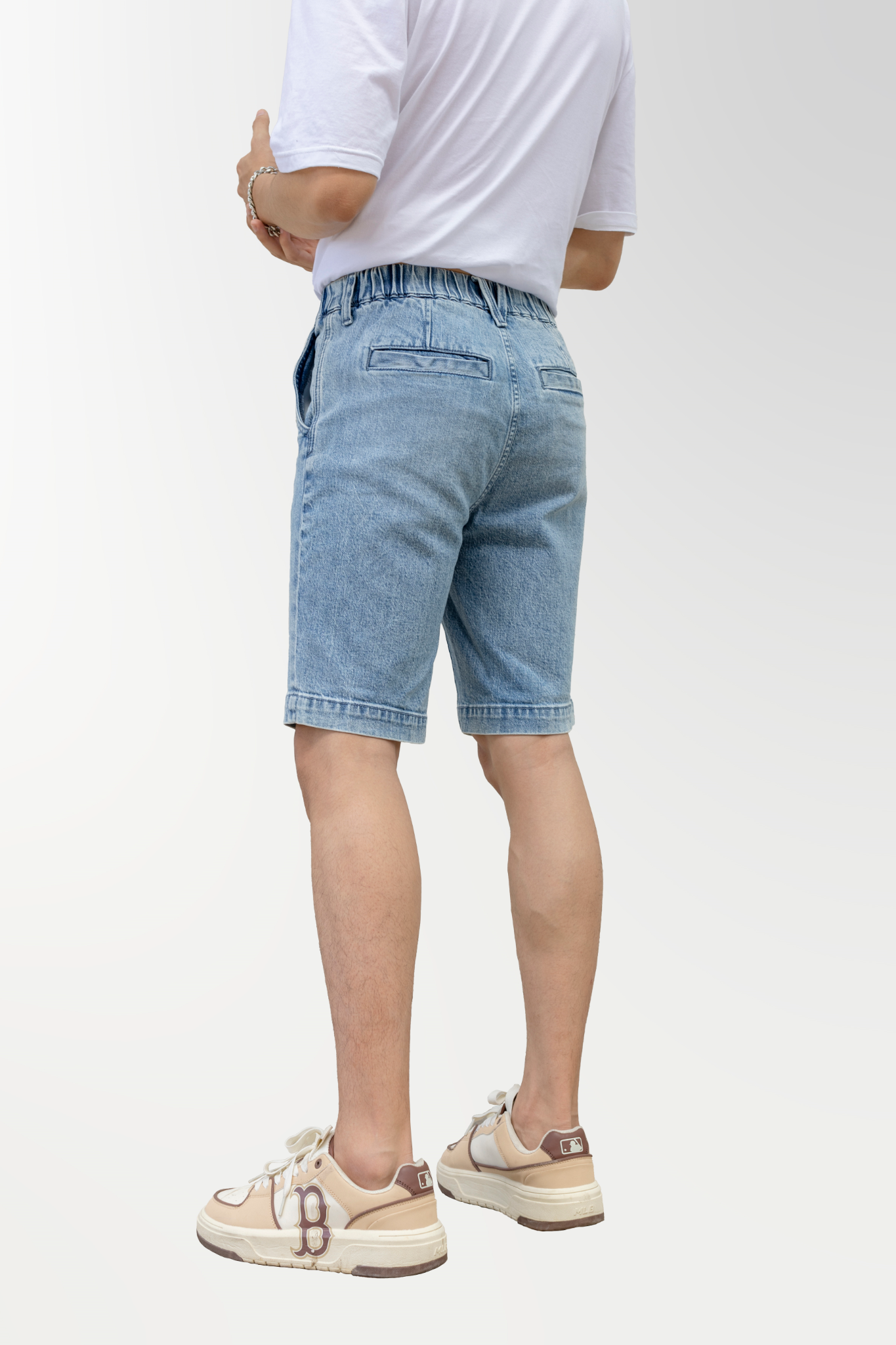 Quần Shorts Nam Dáng Suông Màu Xanh Sáng. Summer Sky Straight Fit Denim Shorts - 222MD3103B1