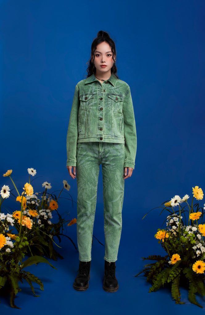 Áo Khoác Denim Nữ Dáng Rộng Dài Tay Nhuộm Xanh Laser Hoa Lá. Wide Fit Long Sleeve Denim Jacket in Laser Leaf Blue Wash - 122WD1044A2