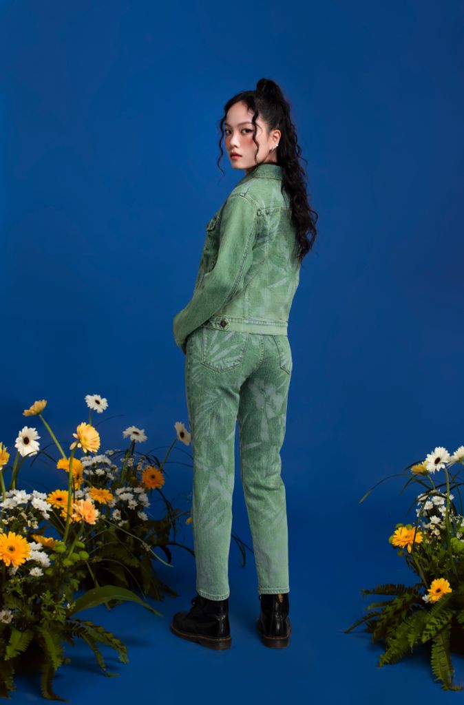Áo Khoác Denim Nữ Dáng Rộng Dài Tay Nhuộm Xanh Laser Hoa Lá. Wide Fit Long Sleeve Denim Jacket in Laser Leaf Blue Wash - 122WD1044A2