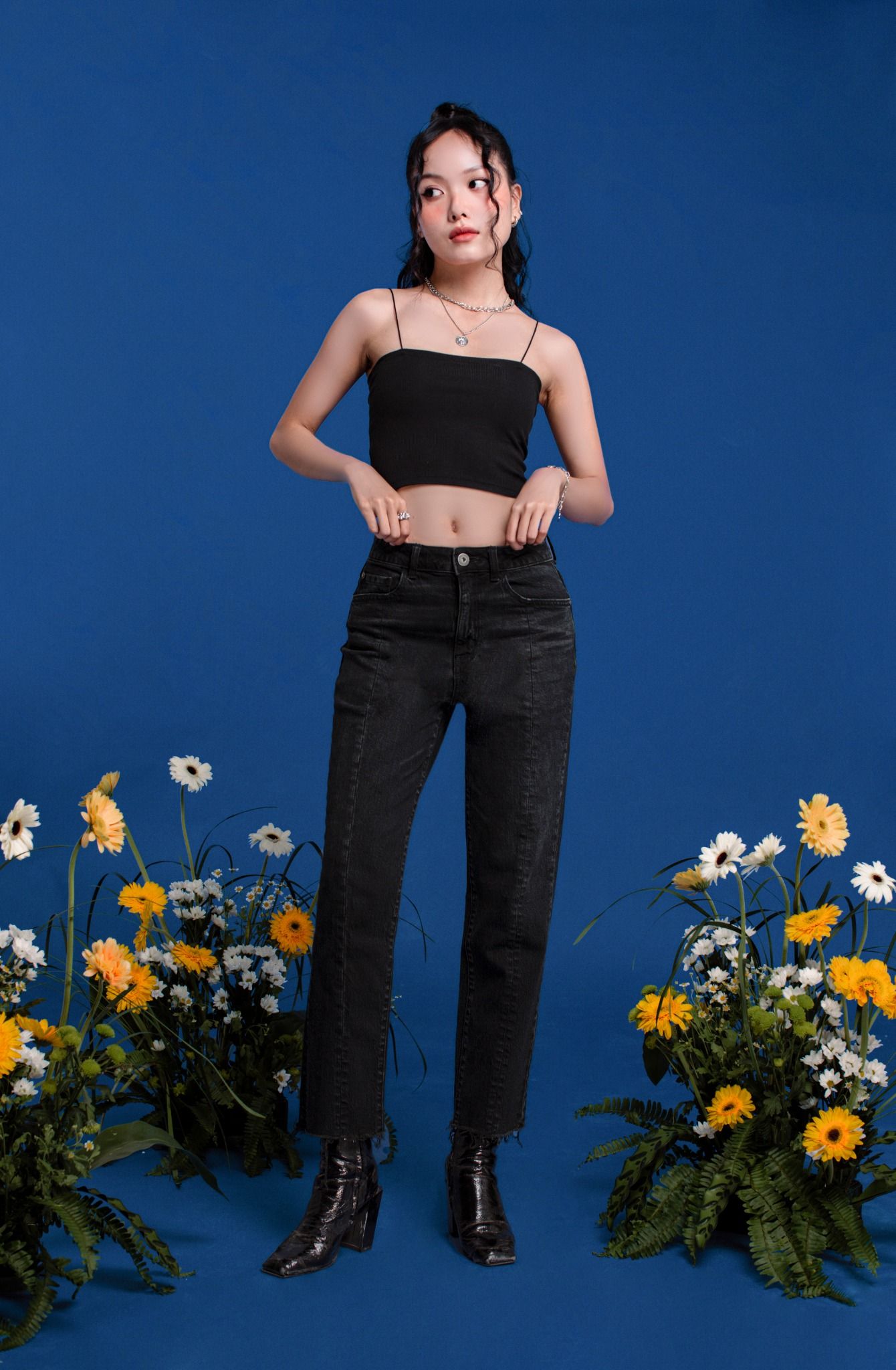 Quần Jeans Nữ Dáng Straight Nhuộm Đen. Women's Straight-Leg Black Jeans - 222WD2083F2
