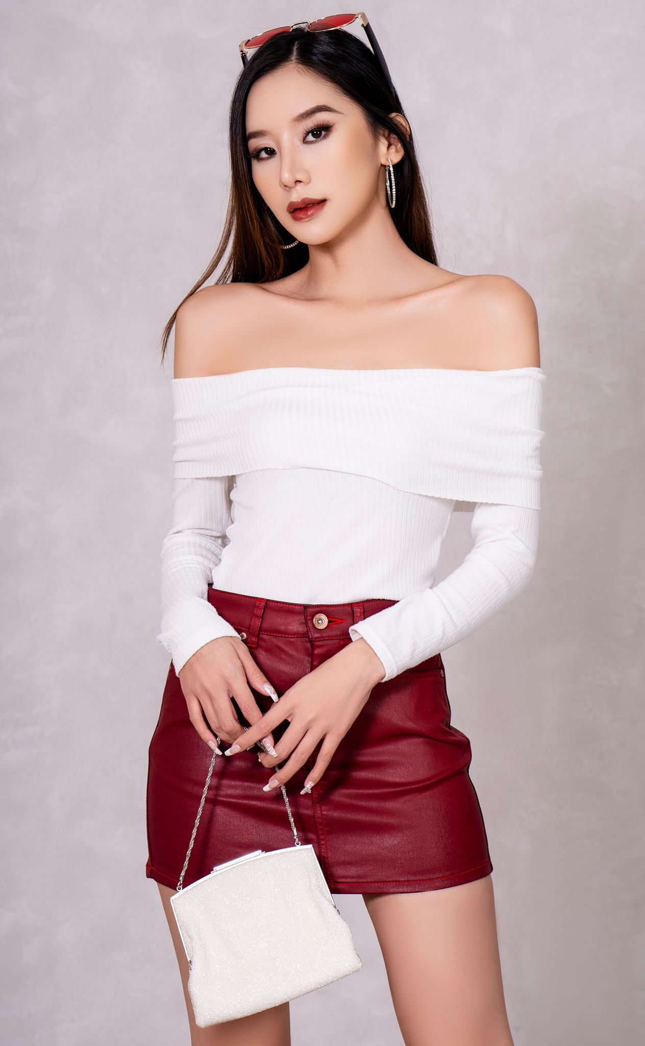 Chân Váy Nữ Ngắn Phủ Màu Đỏ Giả Da. Women's Short Skirt Covered in Colorful Faux Leather - 223WD1114B2