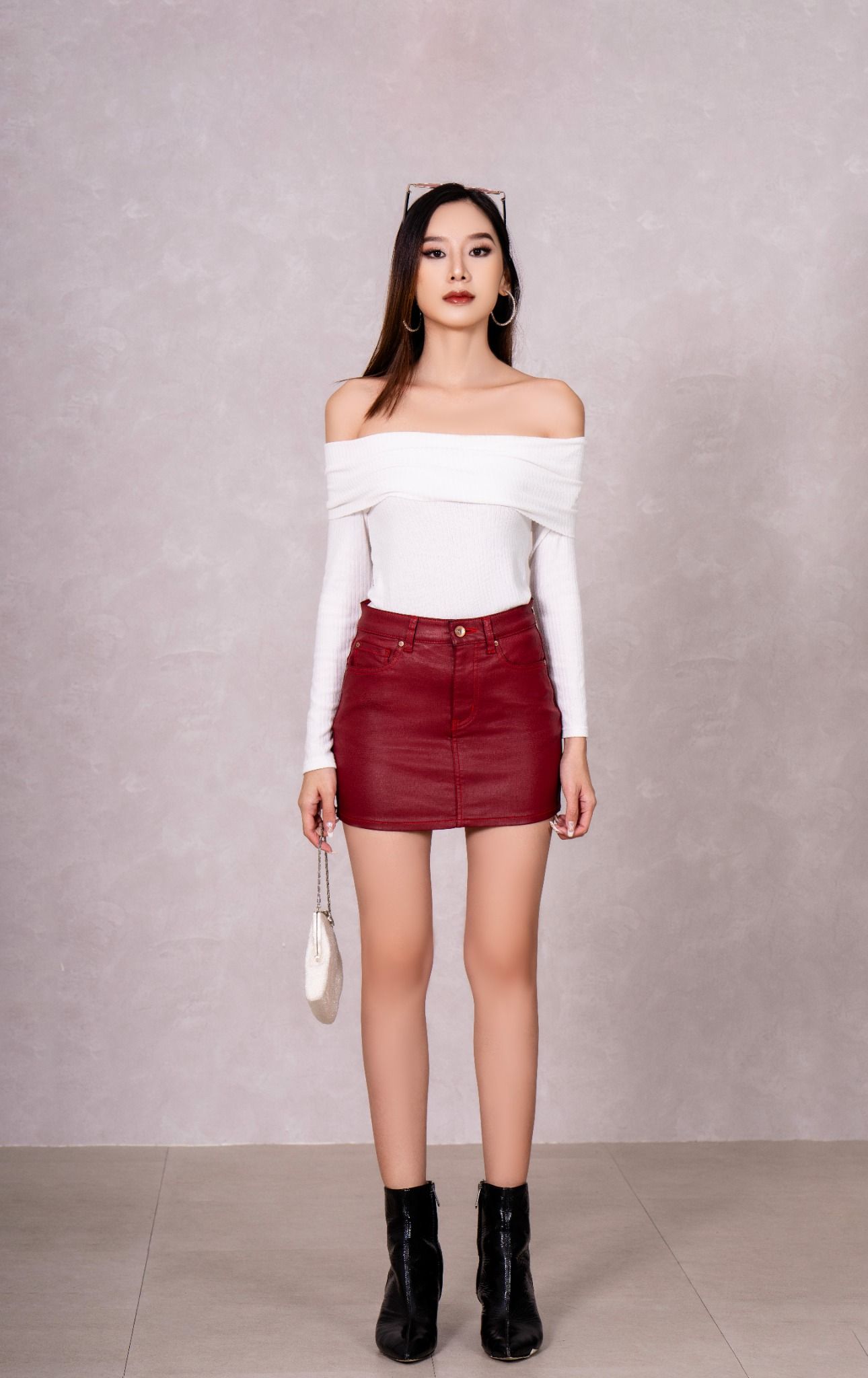 Chân Váy Nữ Ngắn Phủ Màu Đỏ Giả Da. Women's Short Skirt Covered in Colorful Faux Leather - 223WD1114B2