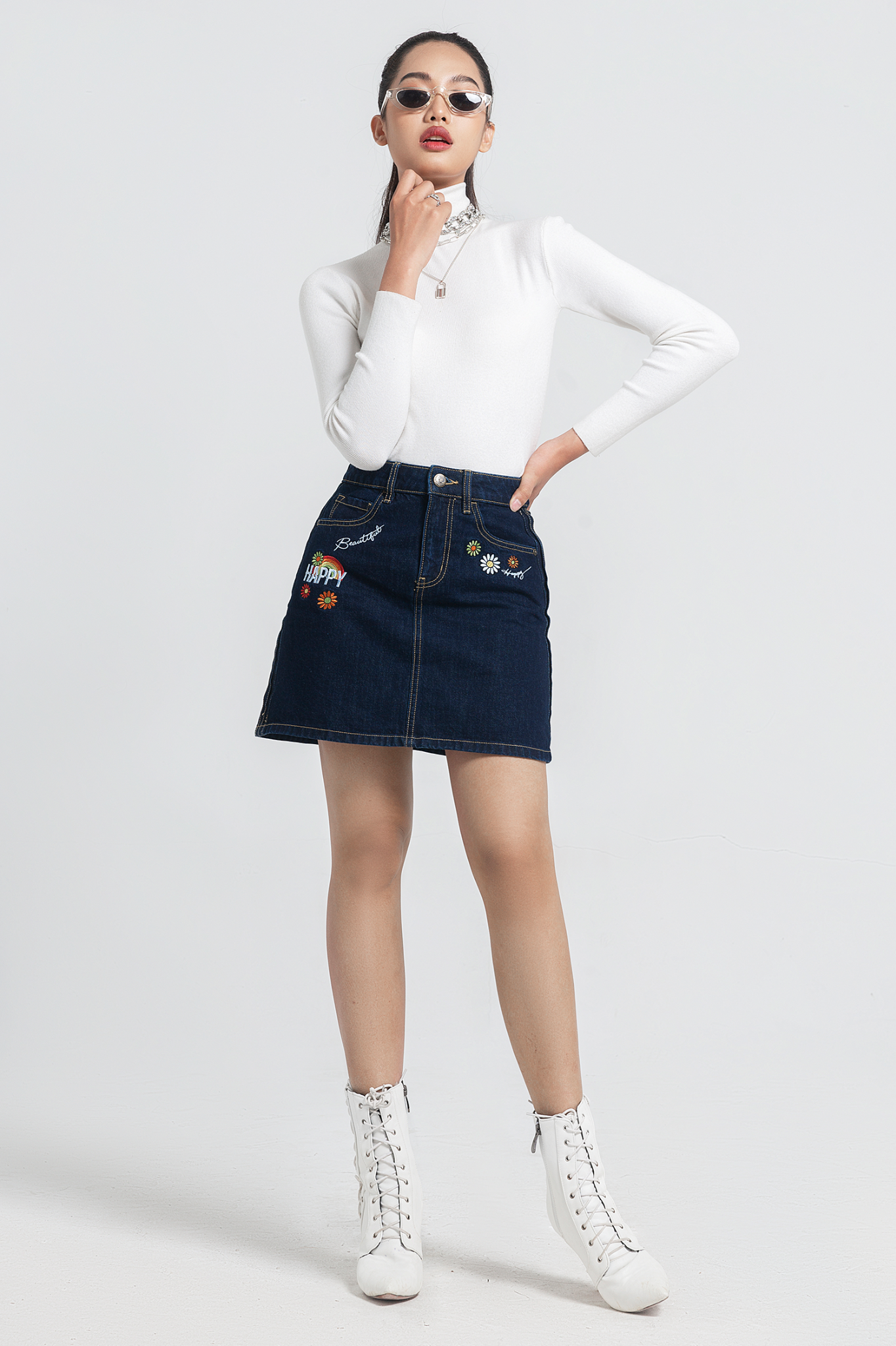 Chân Váy Chữ A Thêu Happy. 'Happy' Embroidered Denim Skirt - 121WD1111A2993