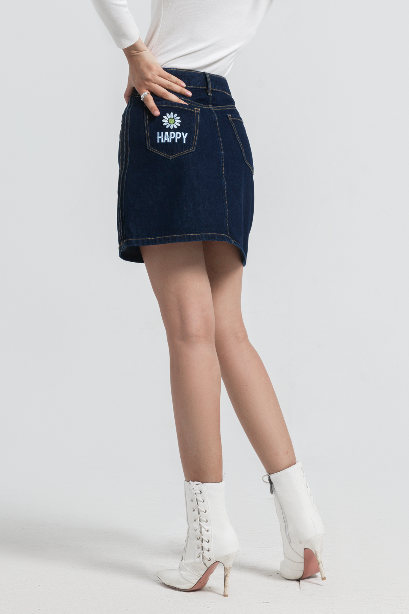 Chân Váy Chữ A Thêu Happy. 'Happy' Embroidered Denim Skirt - 121WD1111A2993