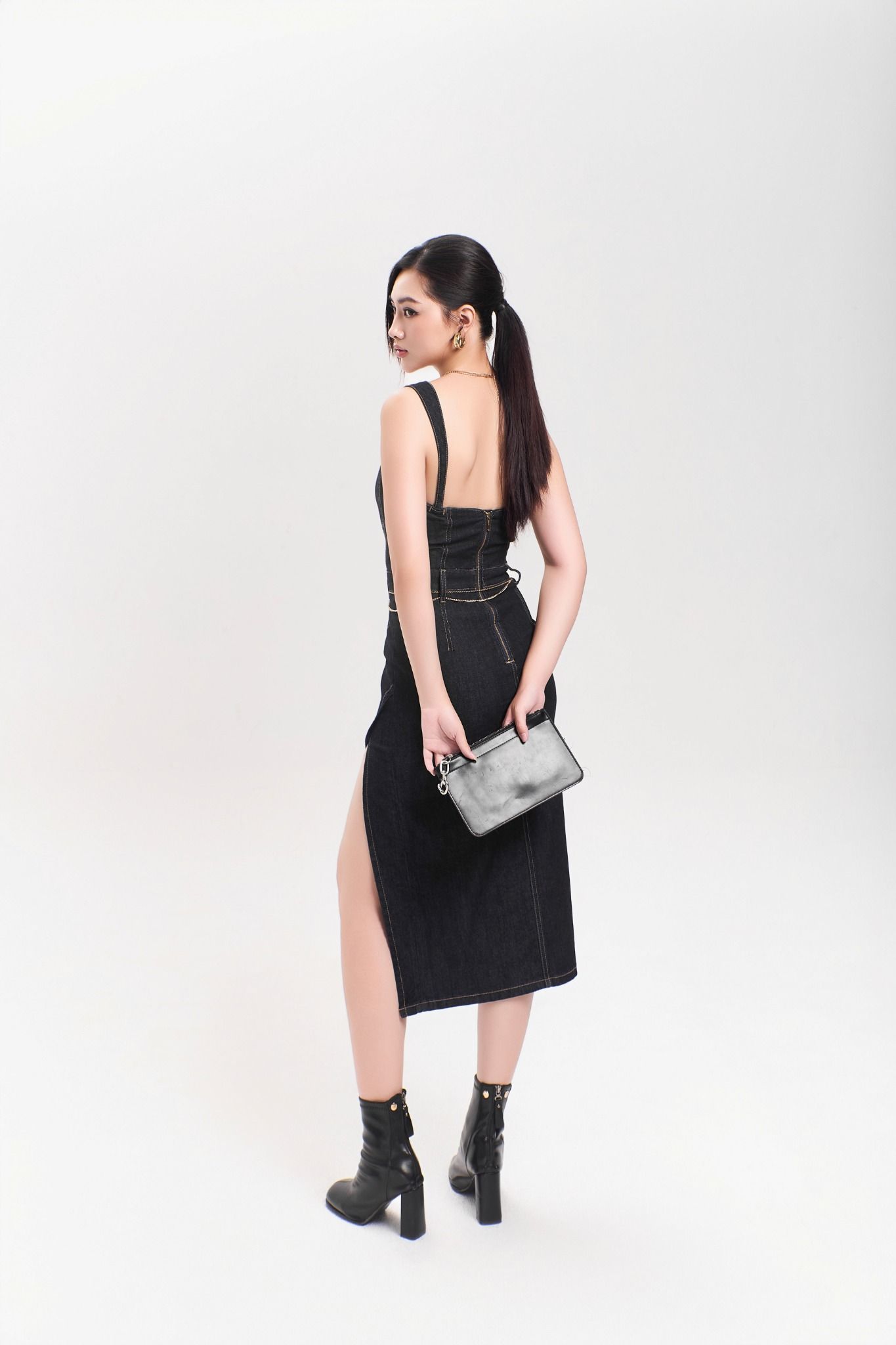 Đầm Nữ Dáng Ôm Cúp Ngực, Xẻ Tà. Women's Denim Dress, Slim Fit, Low-cut - 223WD2127F3990