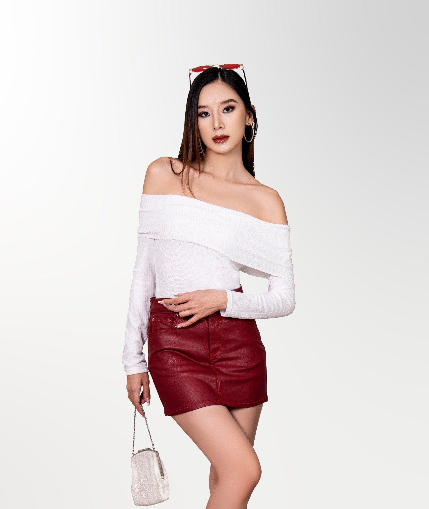 Chân Váy Nữ Ngắn Phủ Màu Đỏ Giả Da. Women's Short Skirt Covered in Colorful Faux Leather - 223WD1114B2