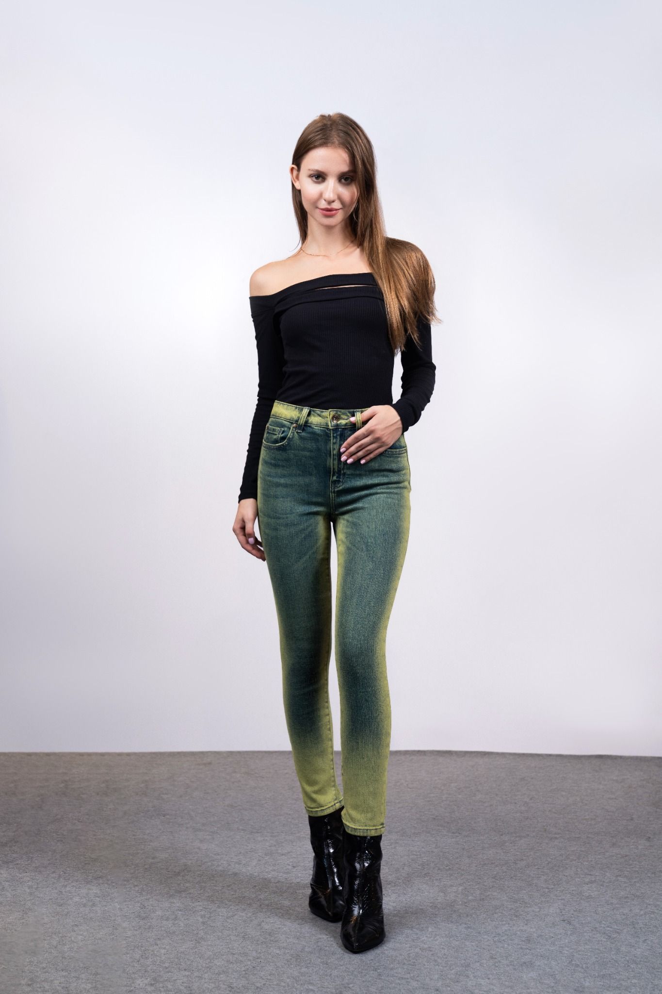 Quần Jeans Nữ Dáng Slimfit Nhuộm Phun Green. Green Spray-Dye Slimfit Women's Jeans - 123WD2082F2370