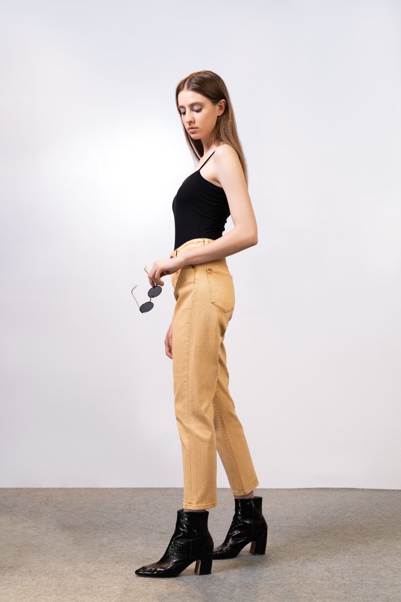 Quần Jeans Nữ Dáng Straight Màu Vàng Cát. Sand Yellow Straight Women's Jeans - 222WN1083F3