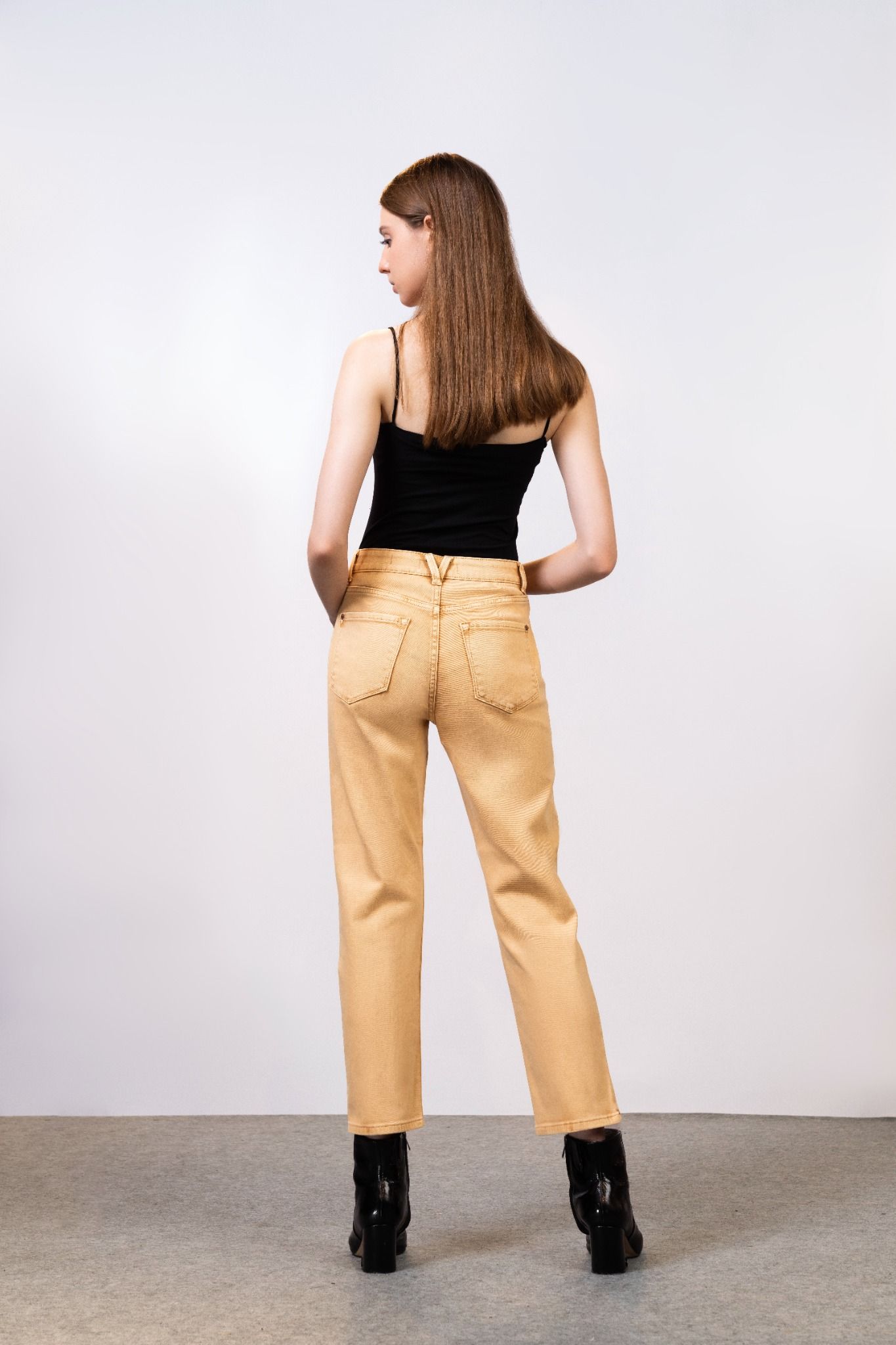 Quần Jeans Nữ Dáng Straight Màu Vàng Cát. Sand Yellow Straight Women's Jeans - 222WN1083F3