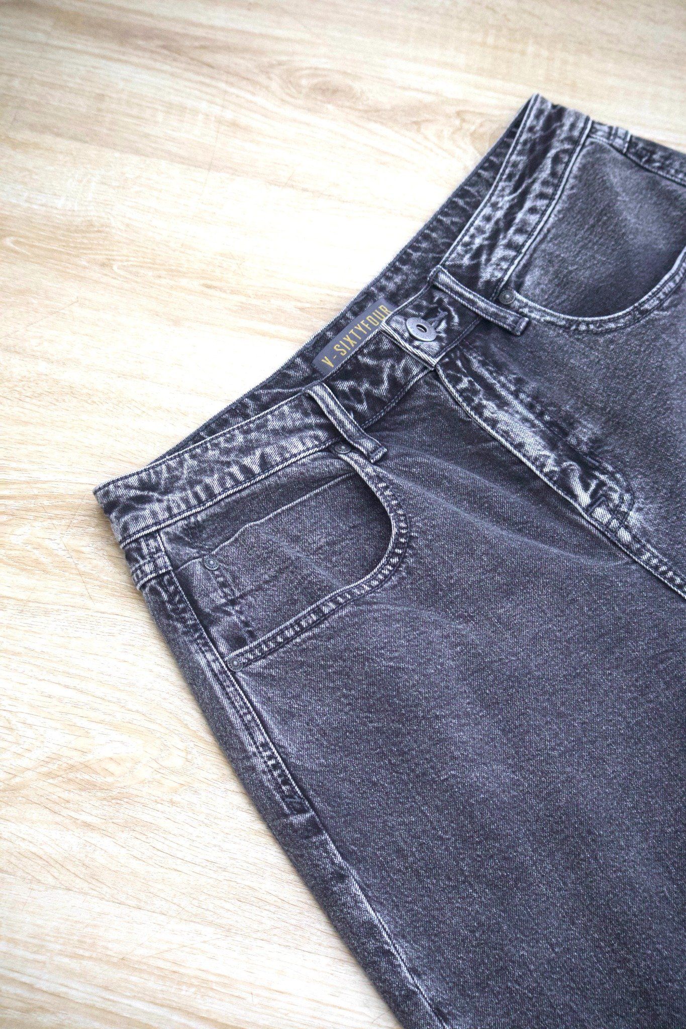 Quần short nam dáng rộng V-SIXTYFOUR chất jean cao cấp, mềm mại, co dãn