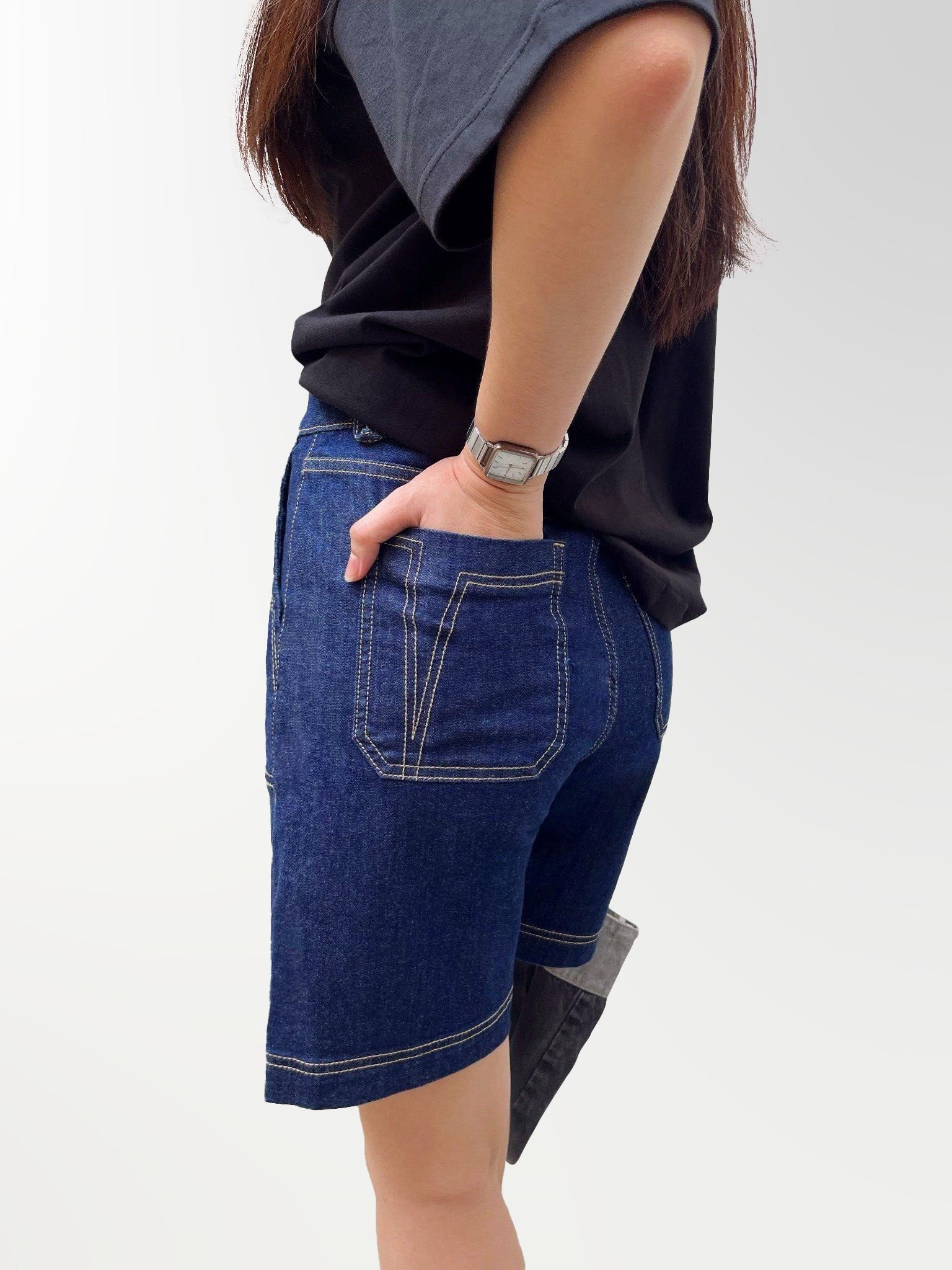 Quần Short Lửng Dáng Rộng Túi Hộp 2D Màu Xanh Đậm - Dark Blue Women's Shorts Loose Shape With 2D Box Pockets - 224WD2104B1