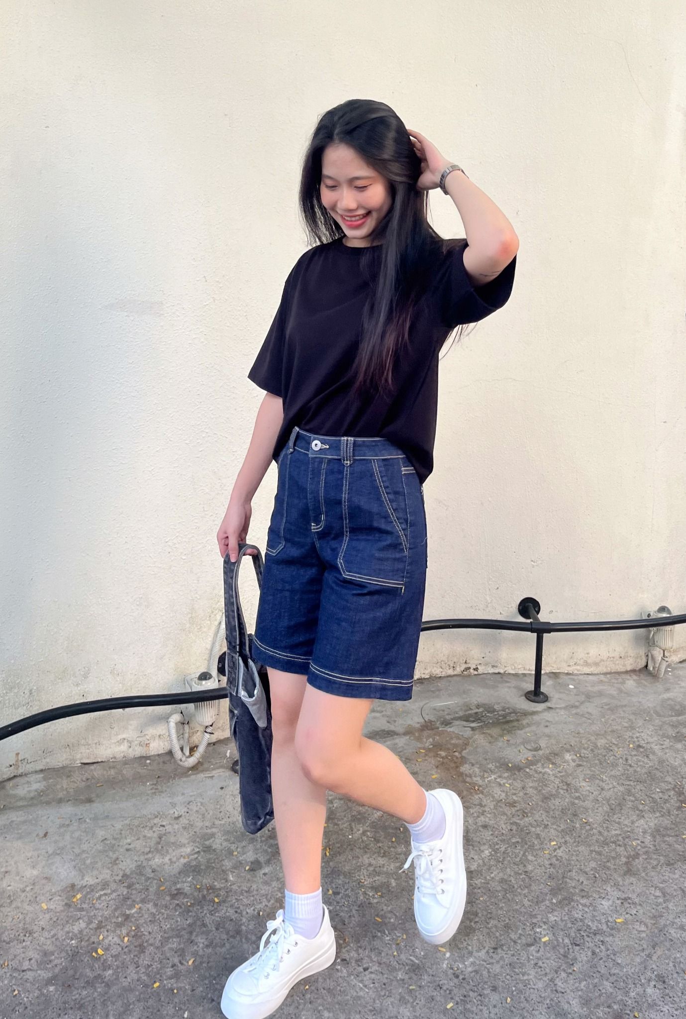 Quần Short Lửng Dáng Rộng Túi Hộp 2D Màu Xanh Đậm - Dark Blue Women's Shorts Loose Shape With 2D Box Pockets - 224WD2104B1