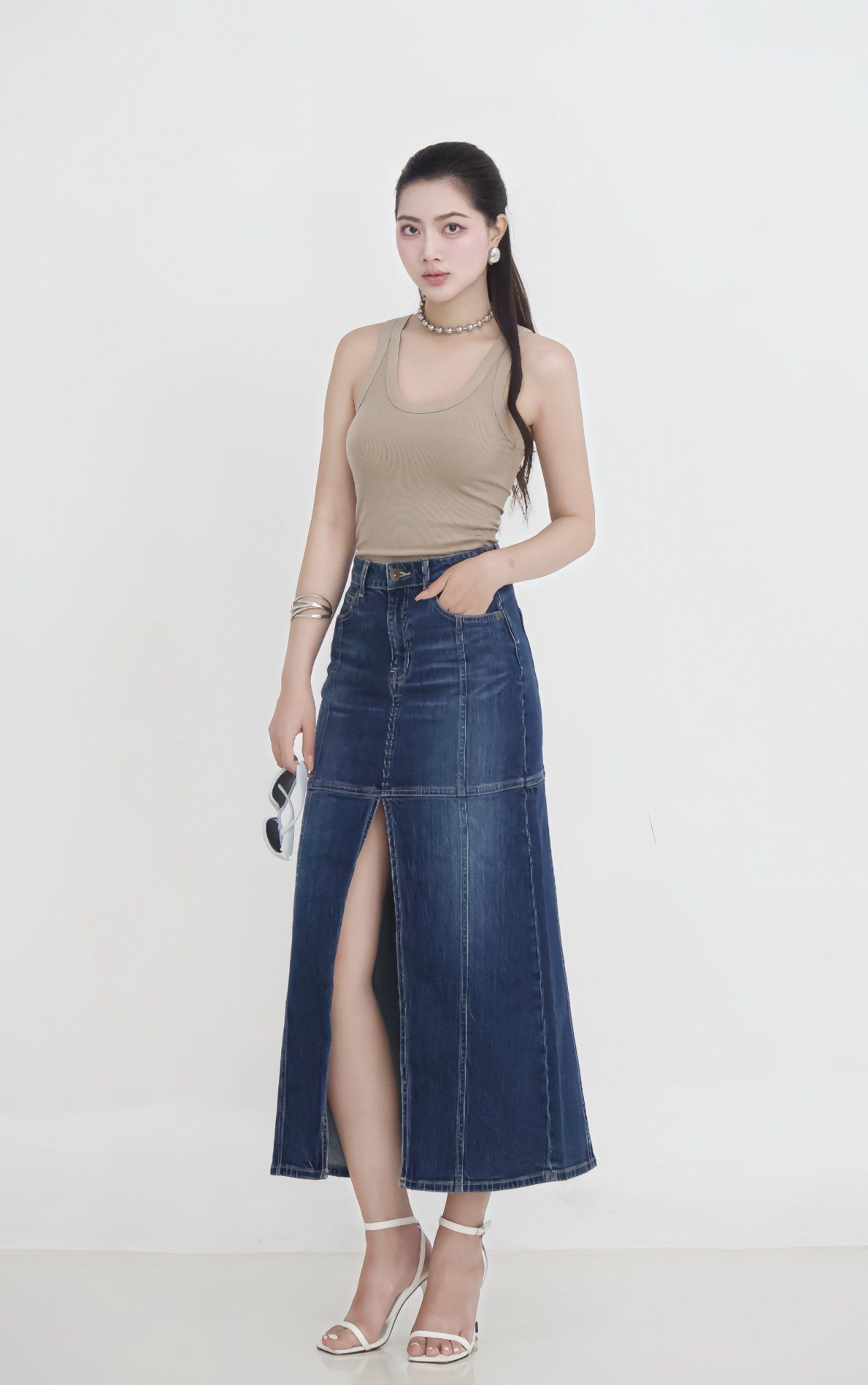 Chân váy nữ dáng dài xẻ trước V-SIXTYFOUR chất liệu jean cao cấp, mềm mại