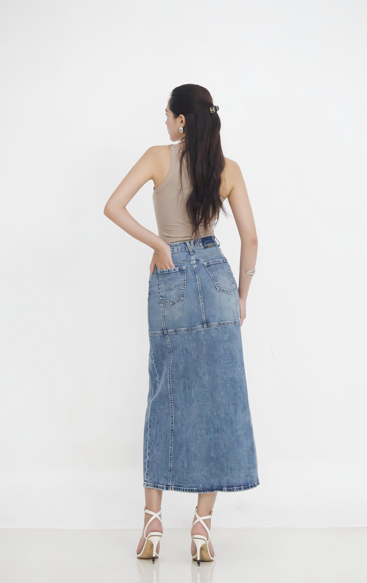 Chân váy nữ dáng dài xẻ trước V-SIXTYFOUR chất liệu jean cao cấp, mềm mại