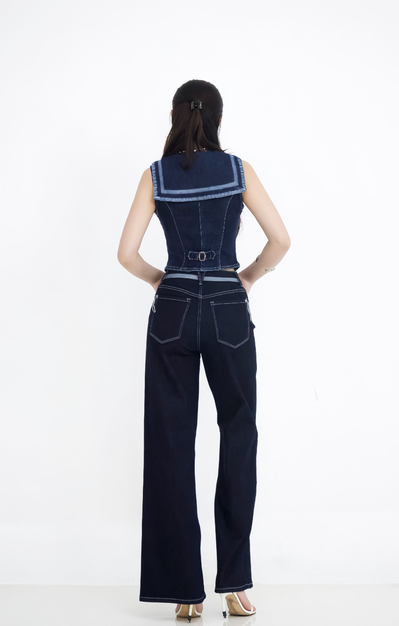 Quần Jeans Nữ Ống Rộng Có Cạp Sọc Tương Phản Màu Xanh Đậm - Wide-Leg Women's Jeans with Contrast Stripe Waistband - 224WD1085F1970