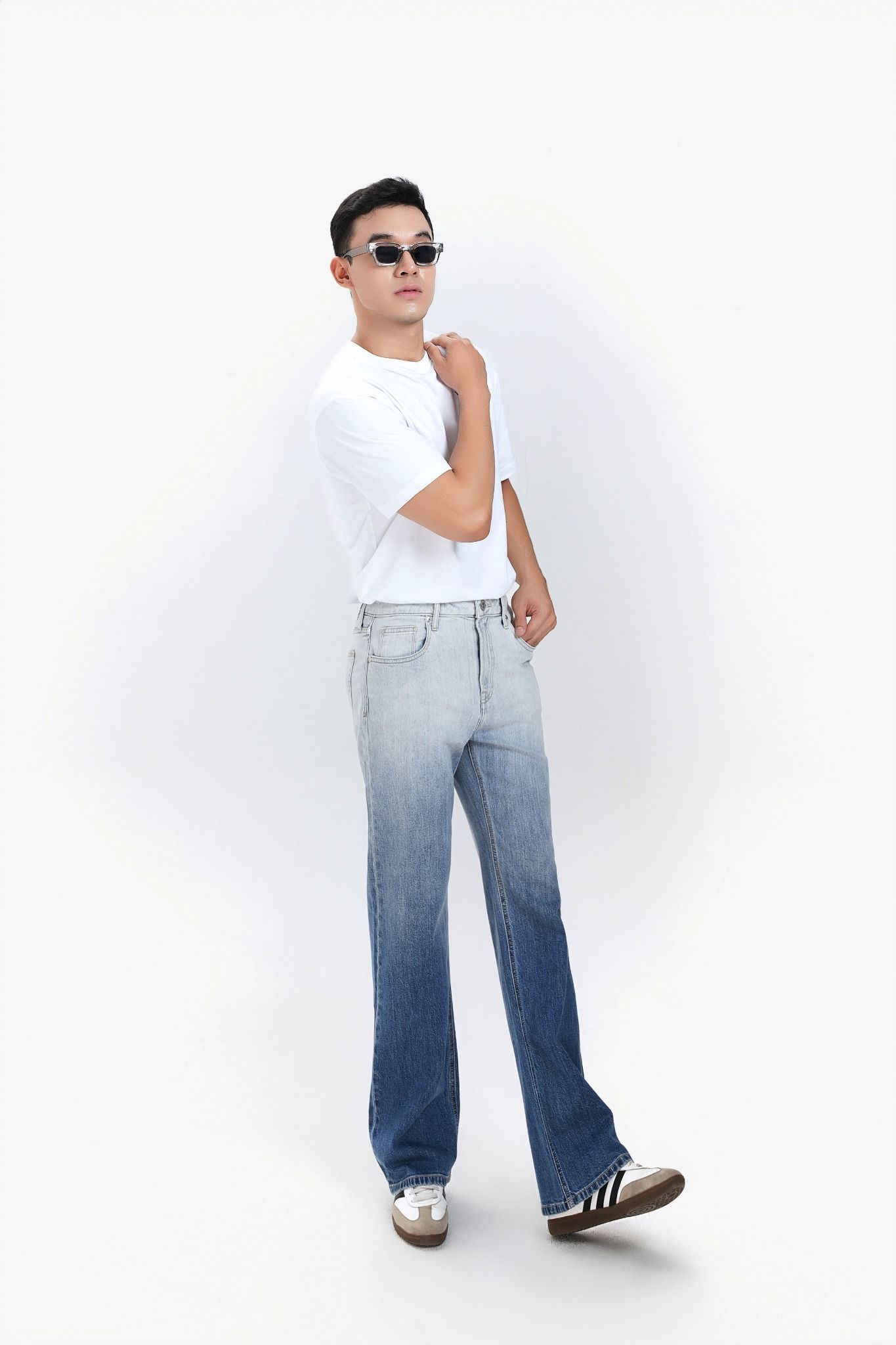 Quần Jeans Nam Dáng Loe Màu Xanh Sáng. Bright Blue Flared Men's Jeans - 223MD4084F1930