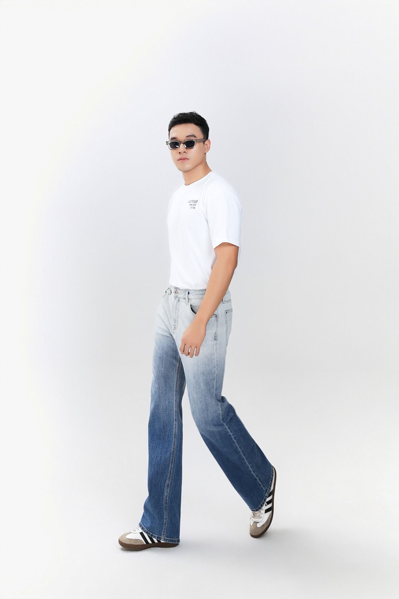 Quần Jeans Nam Dáng Loe Màu Xanh Sáng. Bright Blue Flared Men's Jeans - 223MD4084F1930