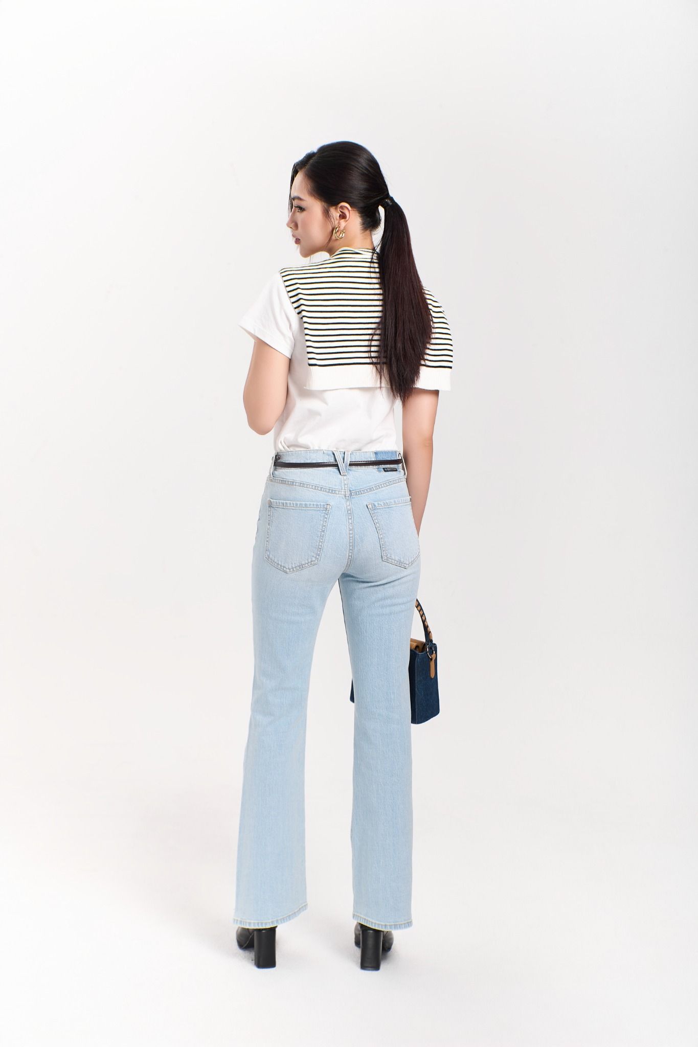 Quần Jeans Nữ Dáng Loe Màu Xanh Sáng. Light Blue Flared Women's Jeans - 124WD1084B1