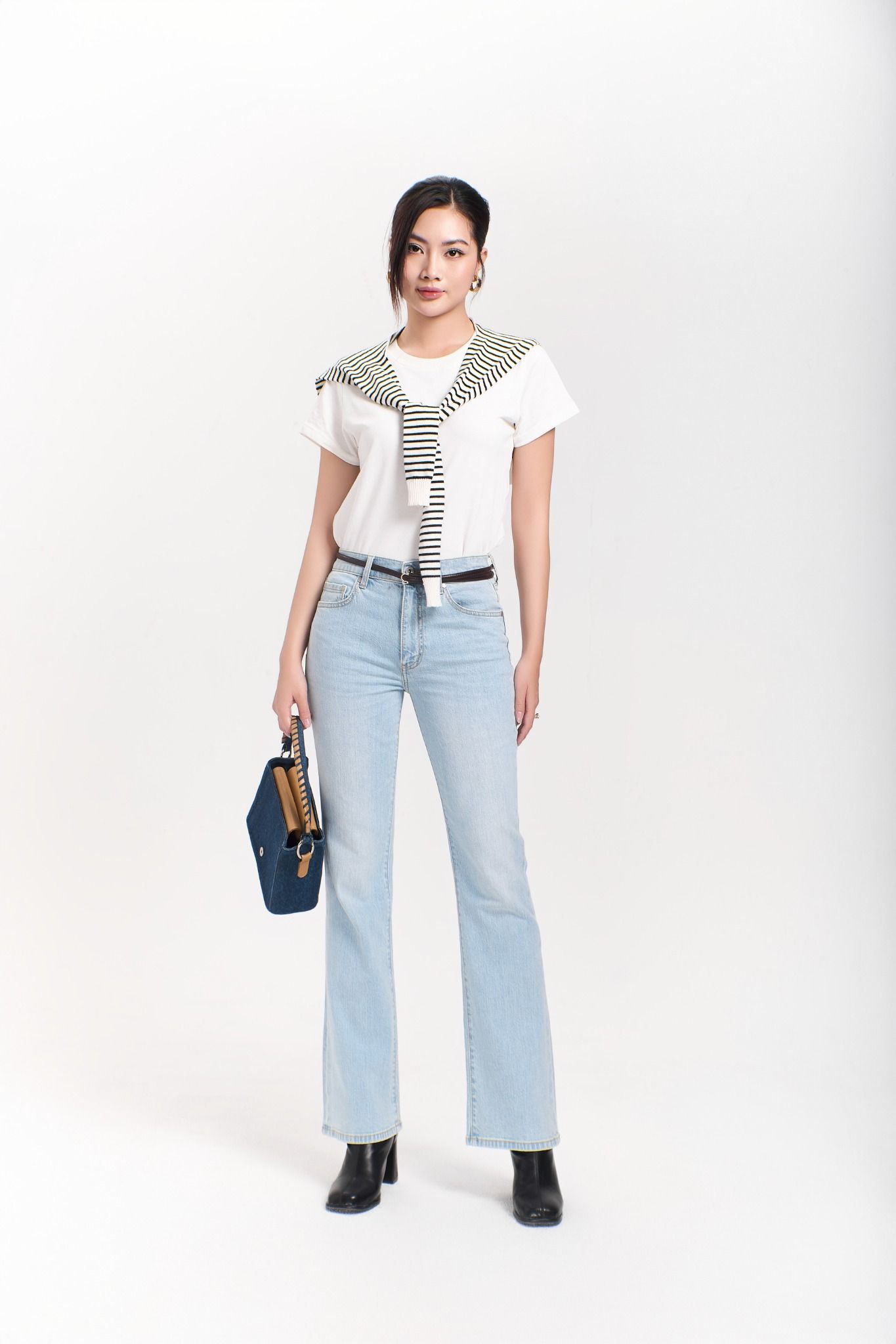 Quần Jeans Nữ Dáng Loe Màu Xanh Sáng. Light Blue Flared Women's Jeans - 124WD1084B1