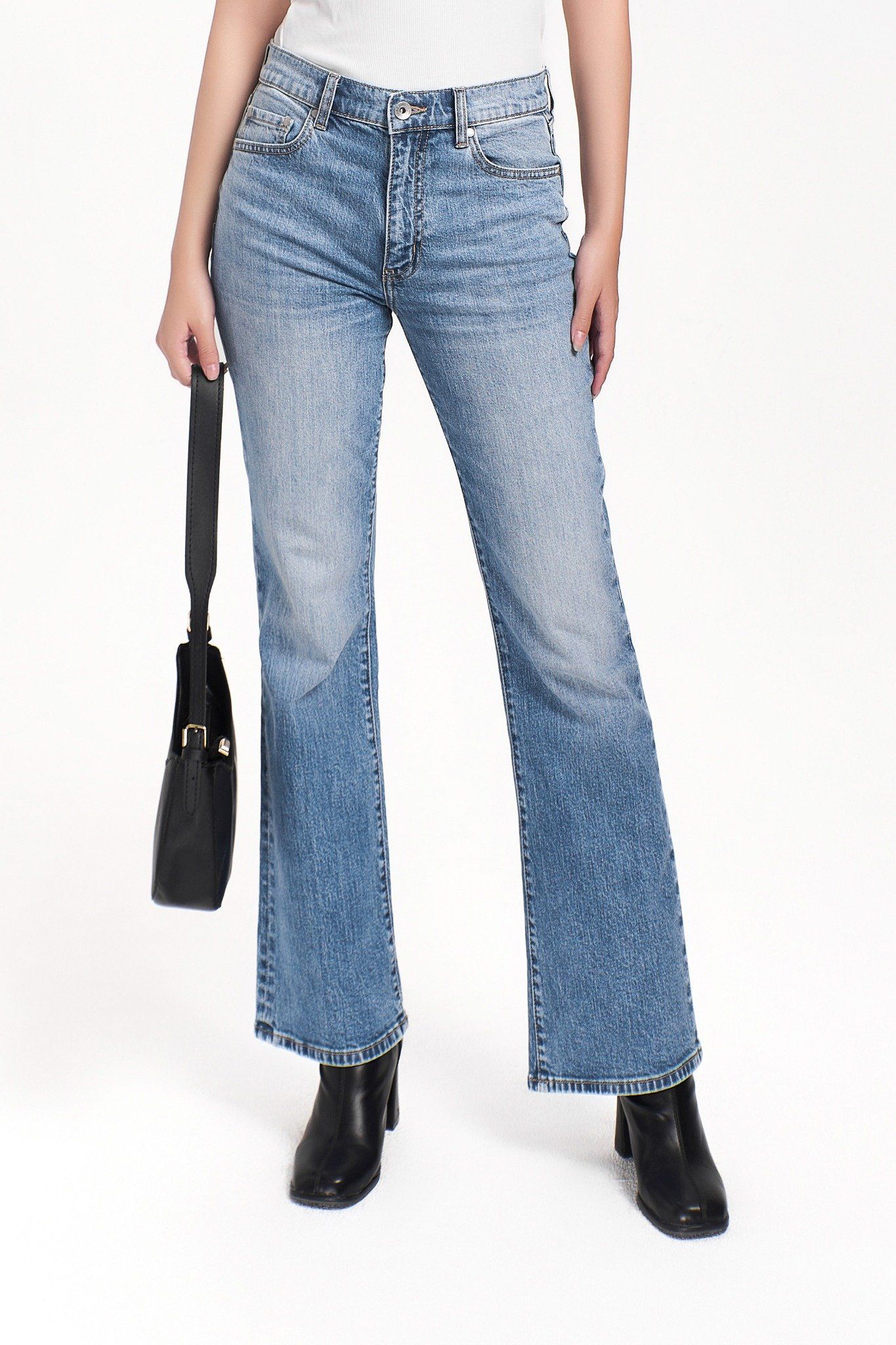 Quần Jeans Nữ Dáng Loe Màu Xanh Sáng. Bright Blue Flared Women's Jeans - 124WD1084B1930