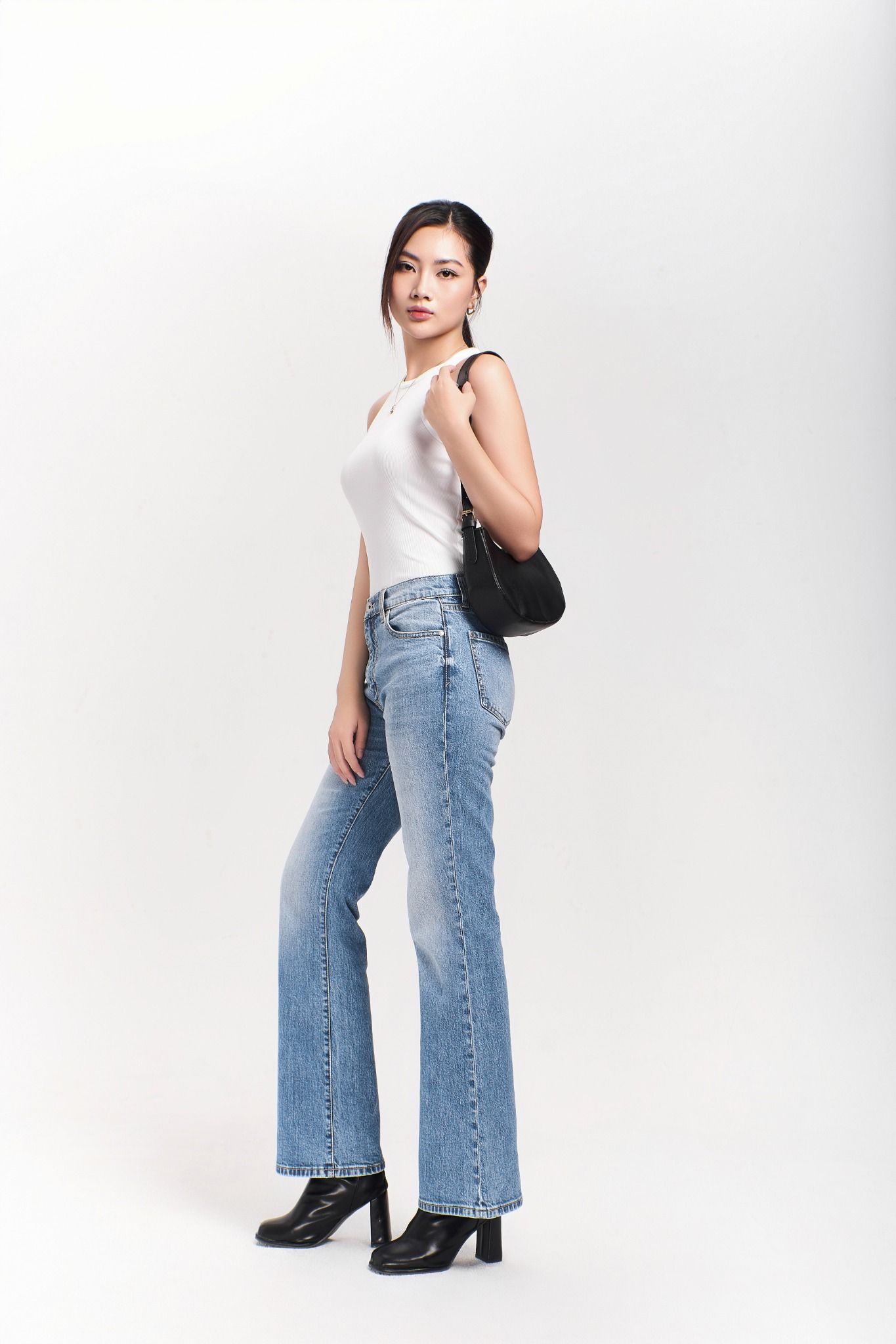 Quần Jeans Nữ Dáng Loe Màu Xanh Sáng. Bright Blue Flared Women's Jeans - 124WD1084B1930